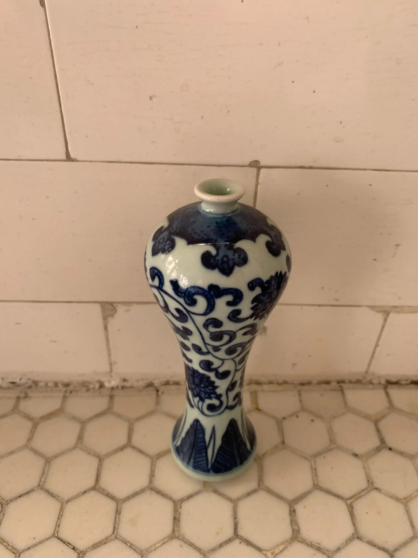 Blue & White Porcelain Floral Chinoiserie Vases Set of 3 - 10
