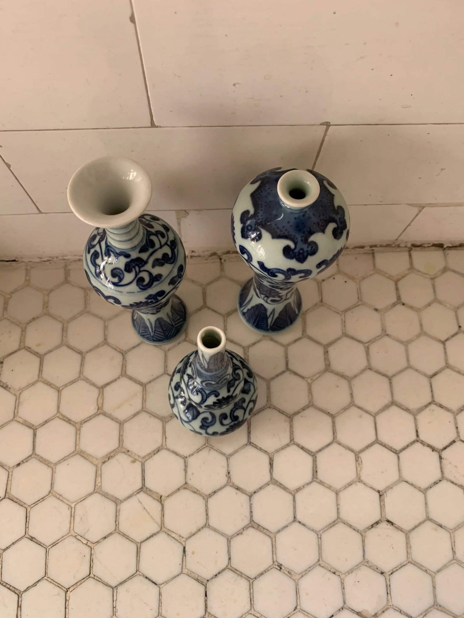 Blue & White Porcelain Floral Chinoiserie Vases Set of 3 - 4