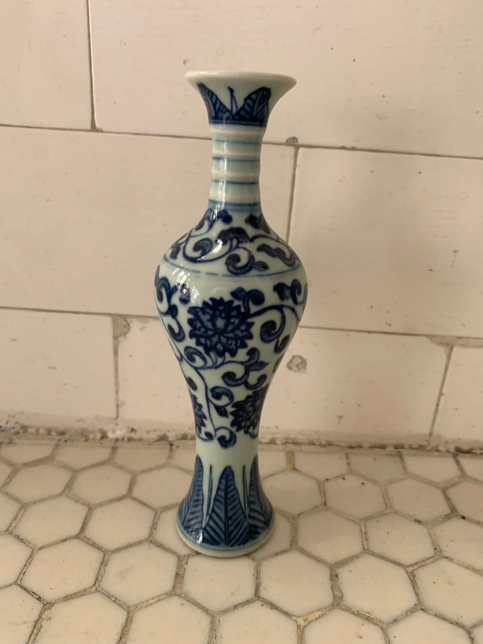 Blue & White Porcelain Floral Chinoiserie Vases Set of 3 - 5