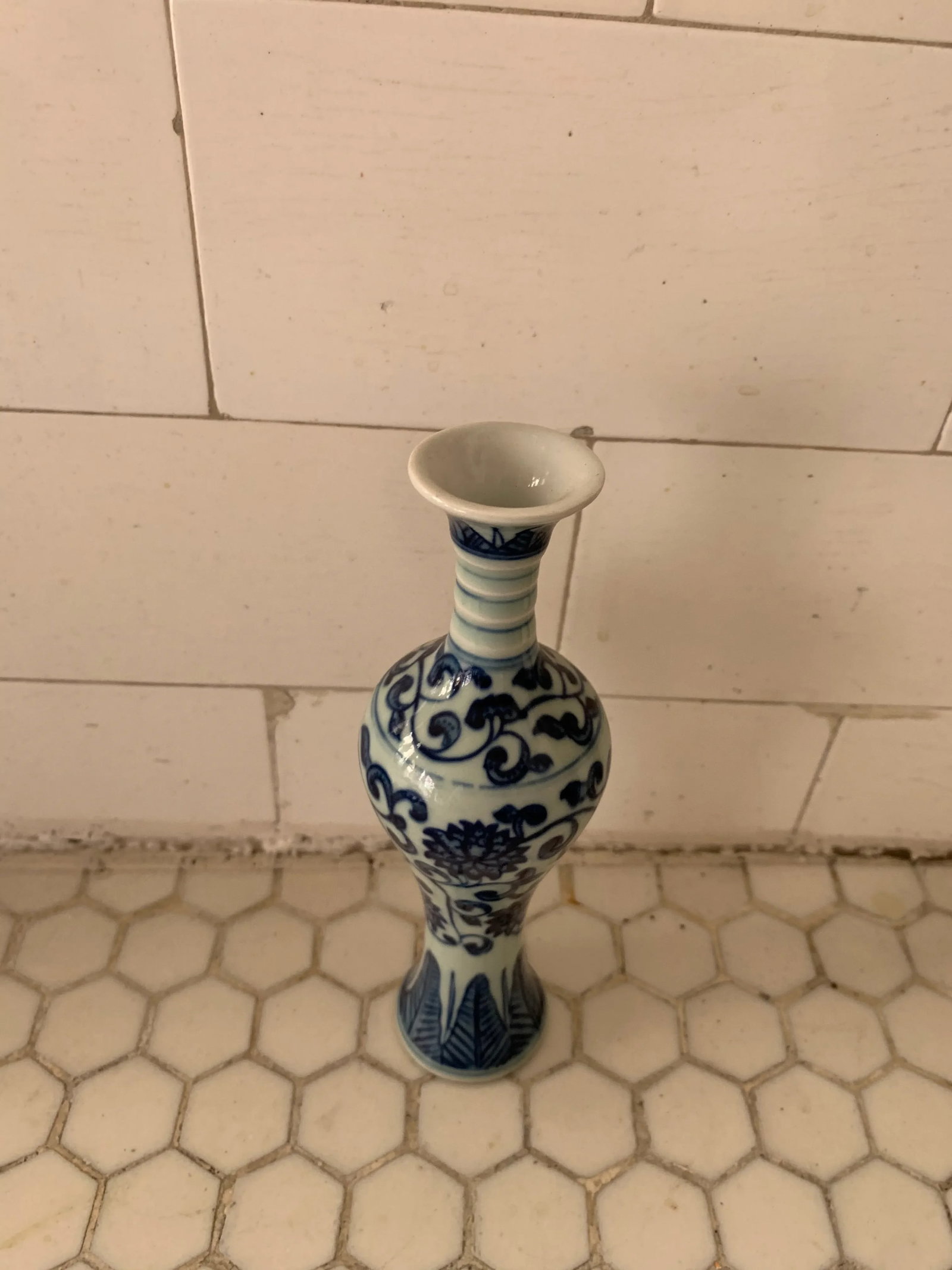 Blue & White Porcelain Floral Chinoiserie Vases Set of 3 - 7