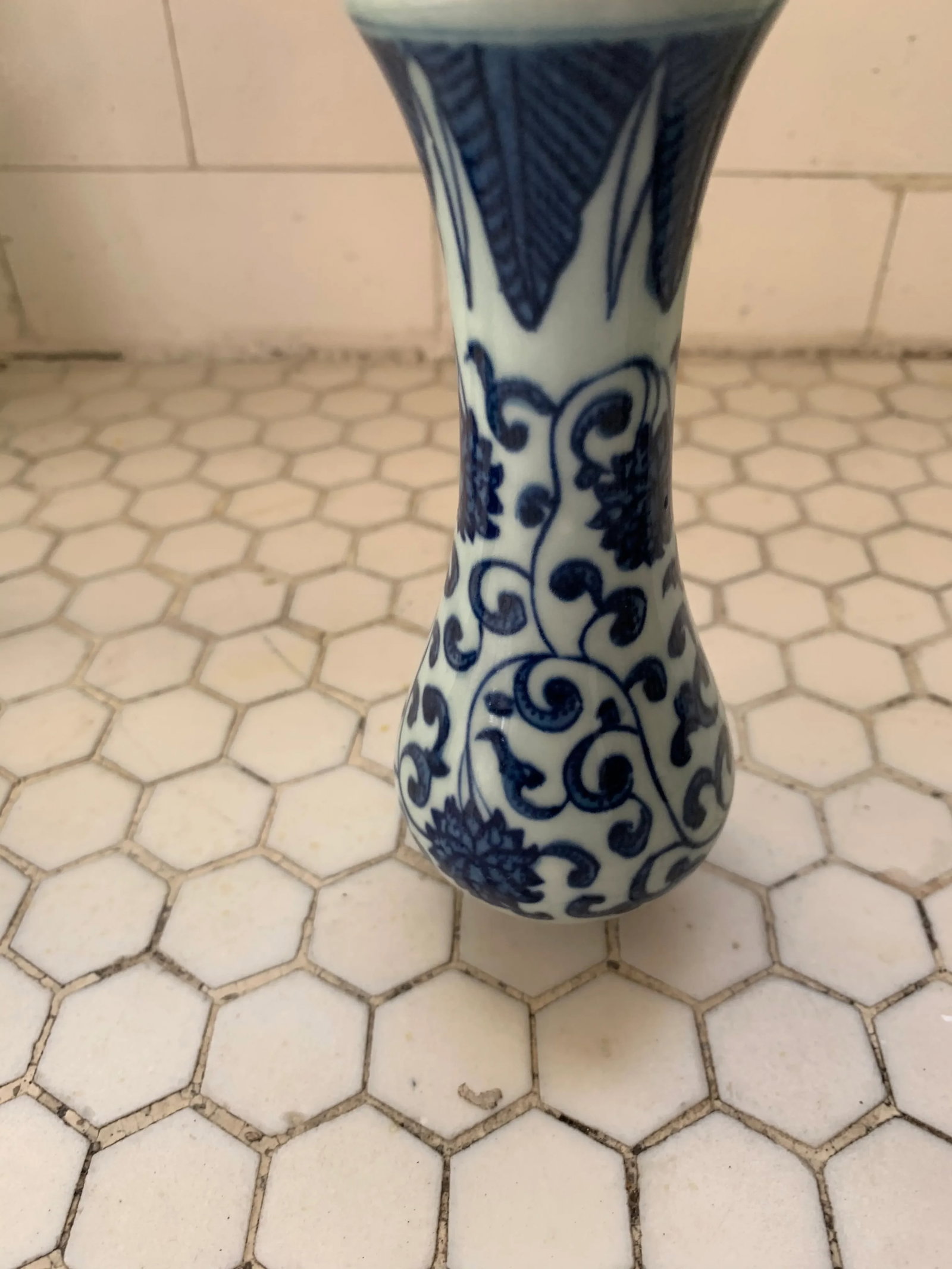 Blue & White Porcelain Floral Chinoiserie Vases Set of 3 - 8