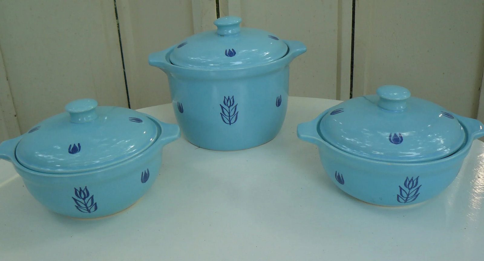 Mid 20th Century Cameron Clay Pottery Dutch Blue Tulip Serving Ware Set - Set of 17 - 2