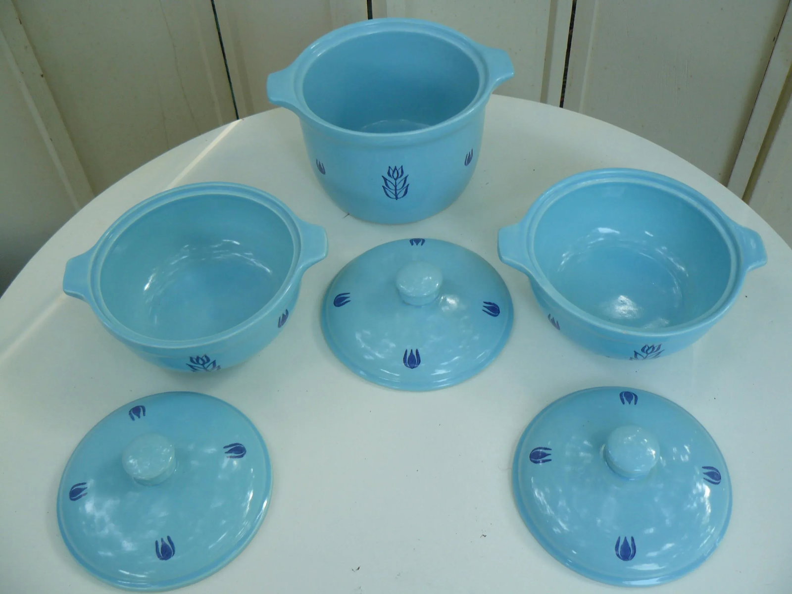 Mid 20th Century Cameron Clay Pottery Dutch Blue Tulip Serving Ware Set - Set of 17 - 3