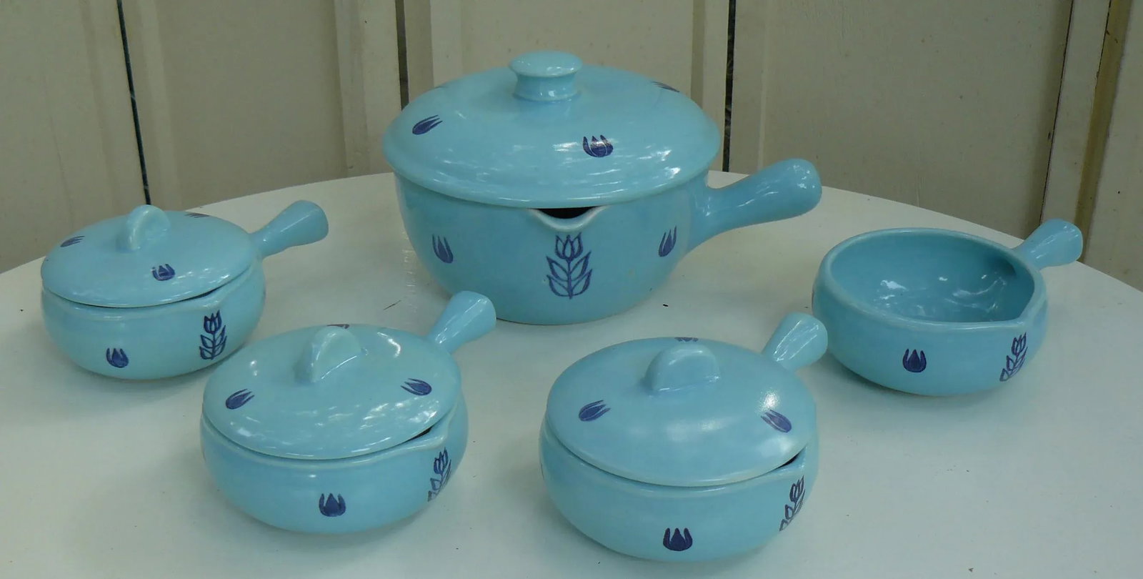 Mid 20th Century Cameron Clay Pottery Dutch Blue Tulip Serving Ware Set - Set of 17 - 6