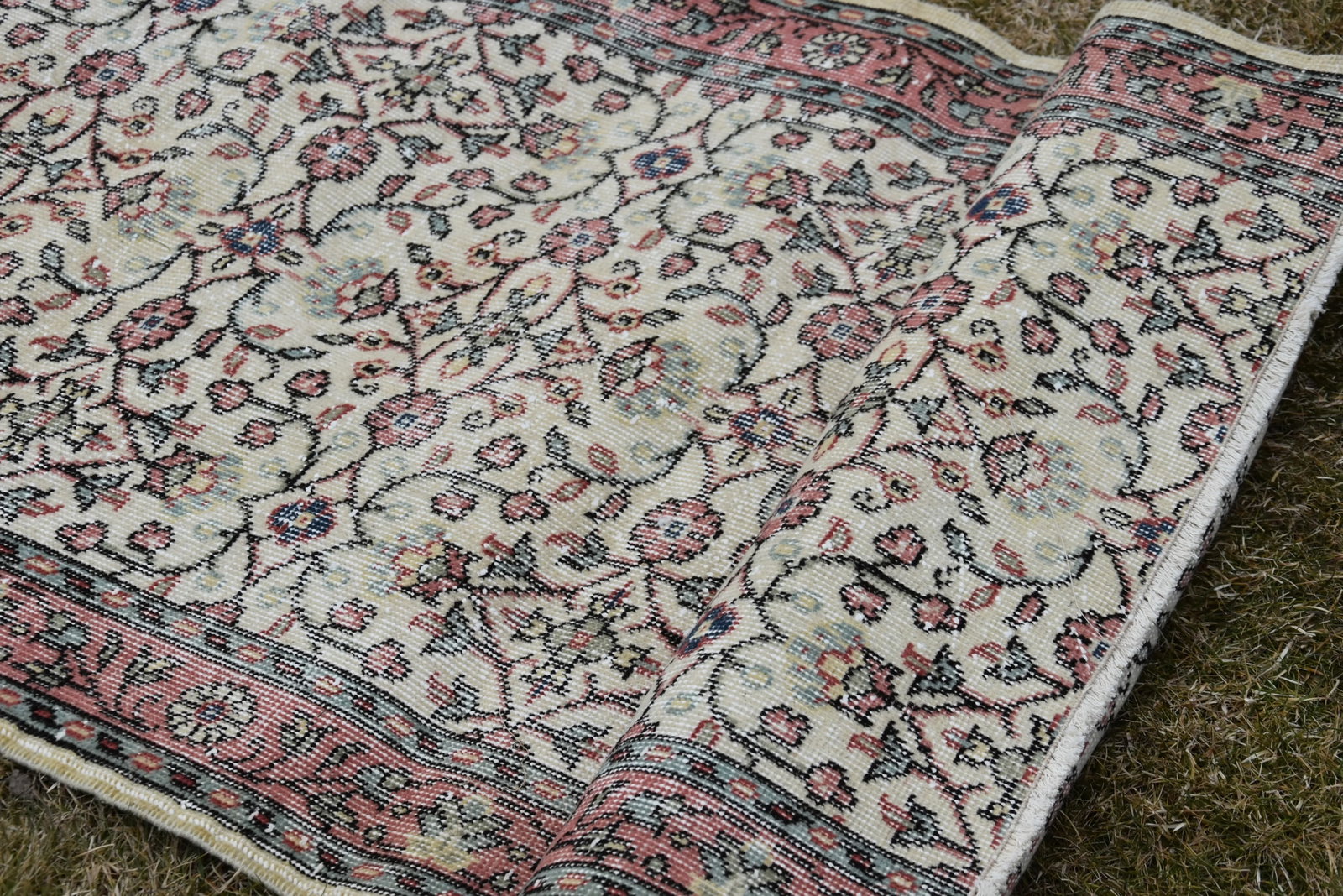1980s Turkish Beige Floral Oushak Rug - 10
