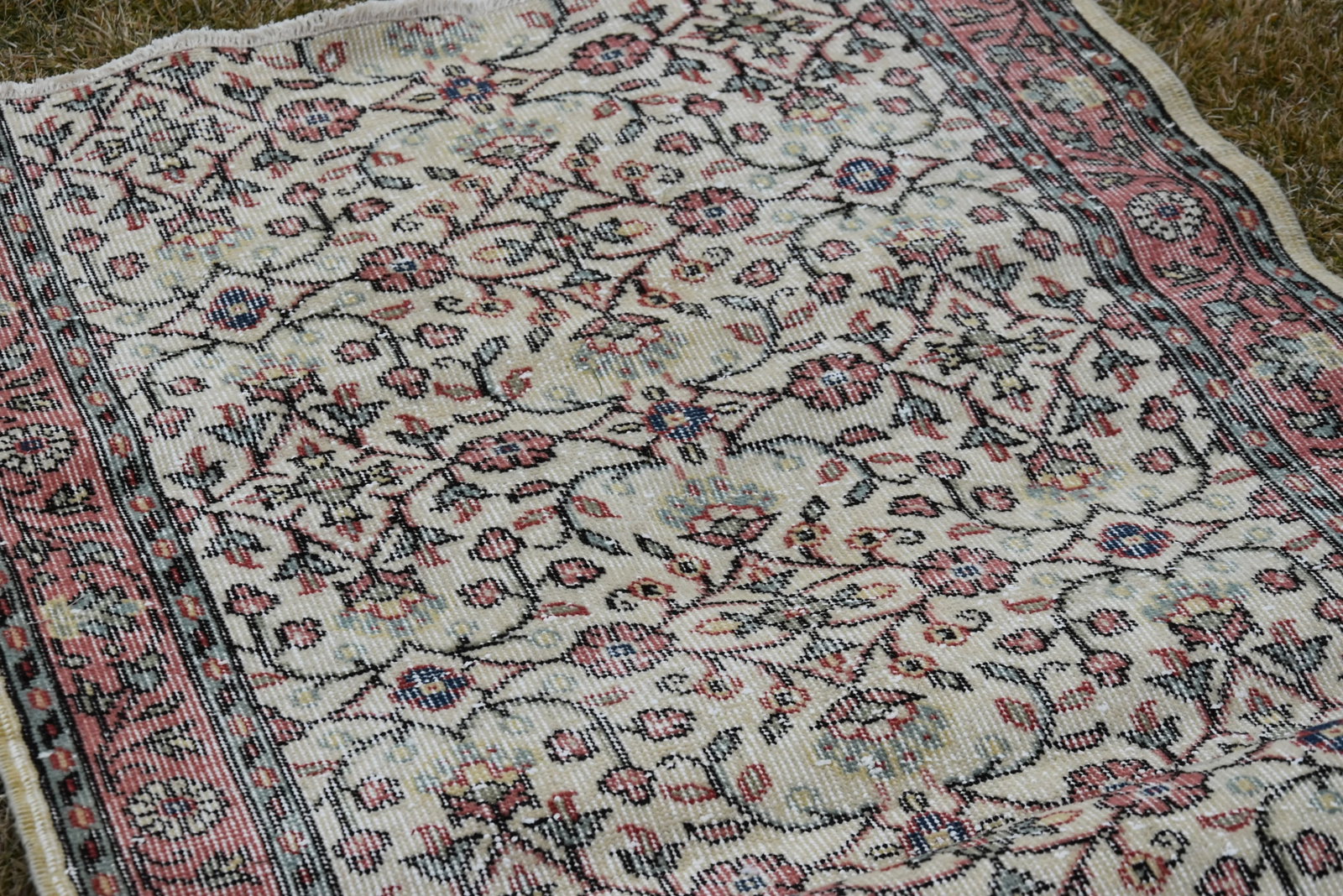 1980s Turkish Beige Floral Oushak Rug - 11