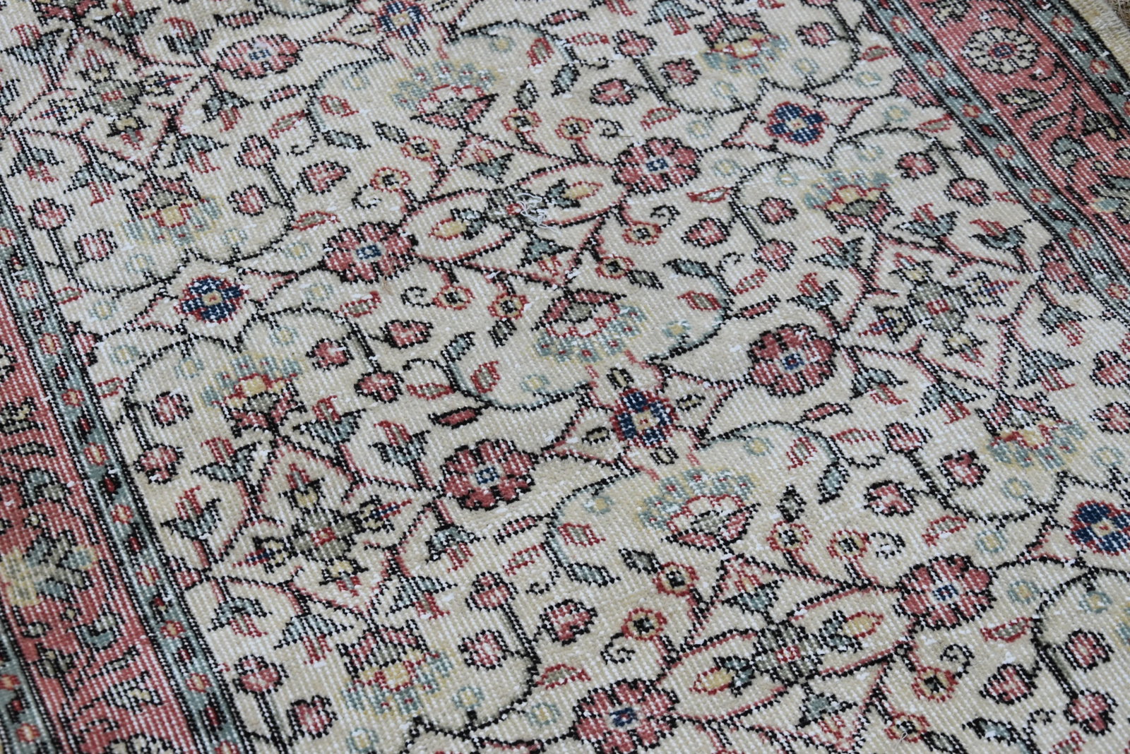 1980s Turkish Beige Floral Oushak Rug - 5