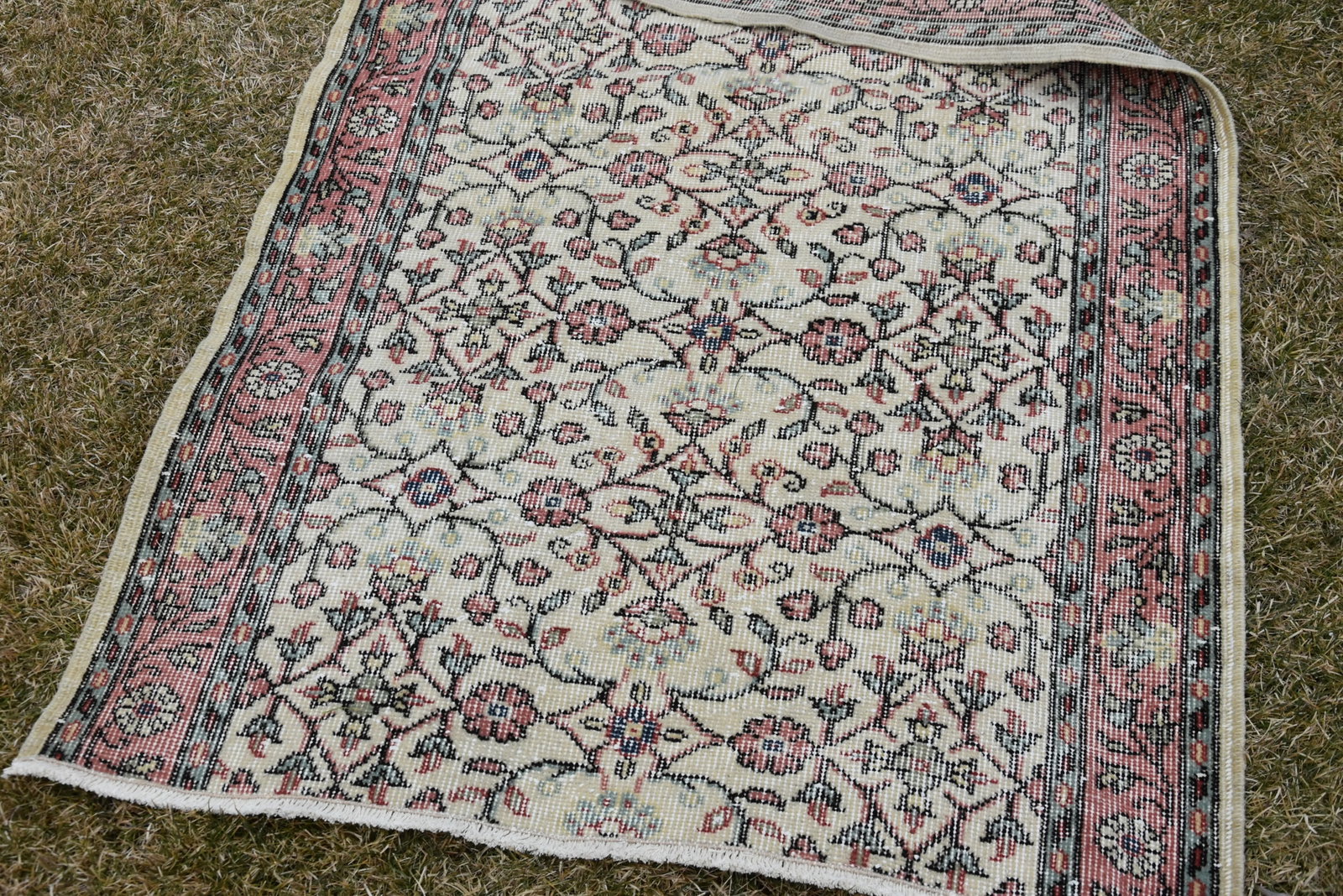 1980s Turkish Beige Floral Oushak Rug - 9