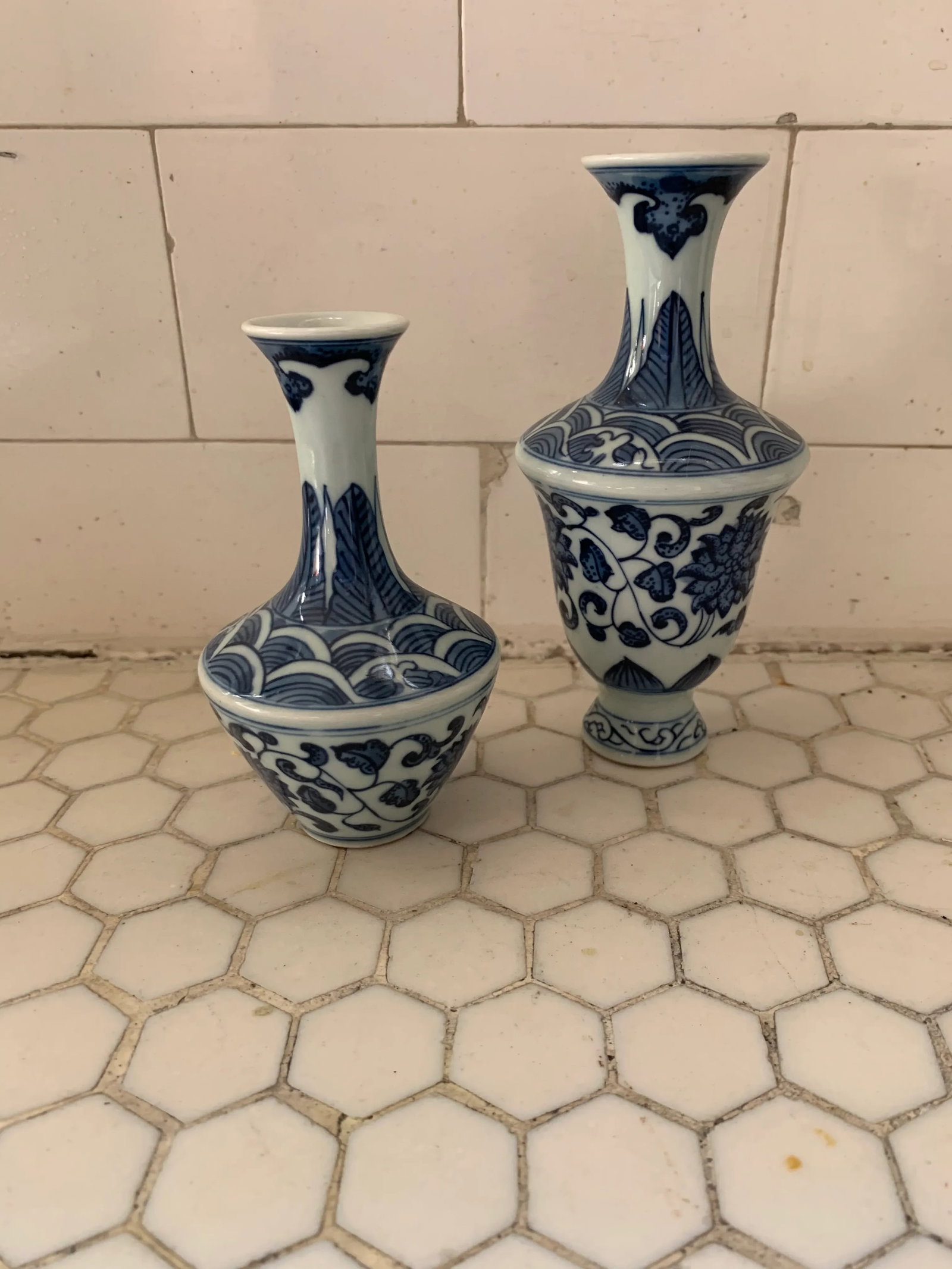 Blue & White Porcelain Chinoiserie Vases Pair - 9