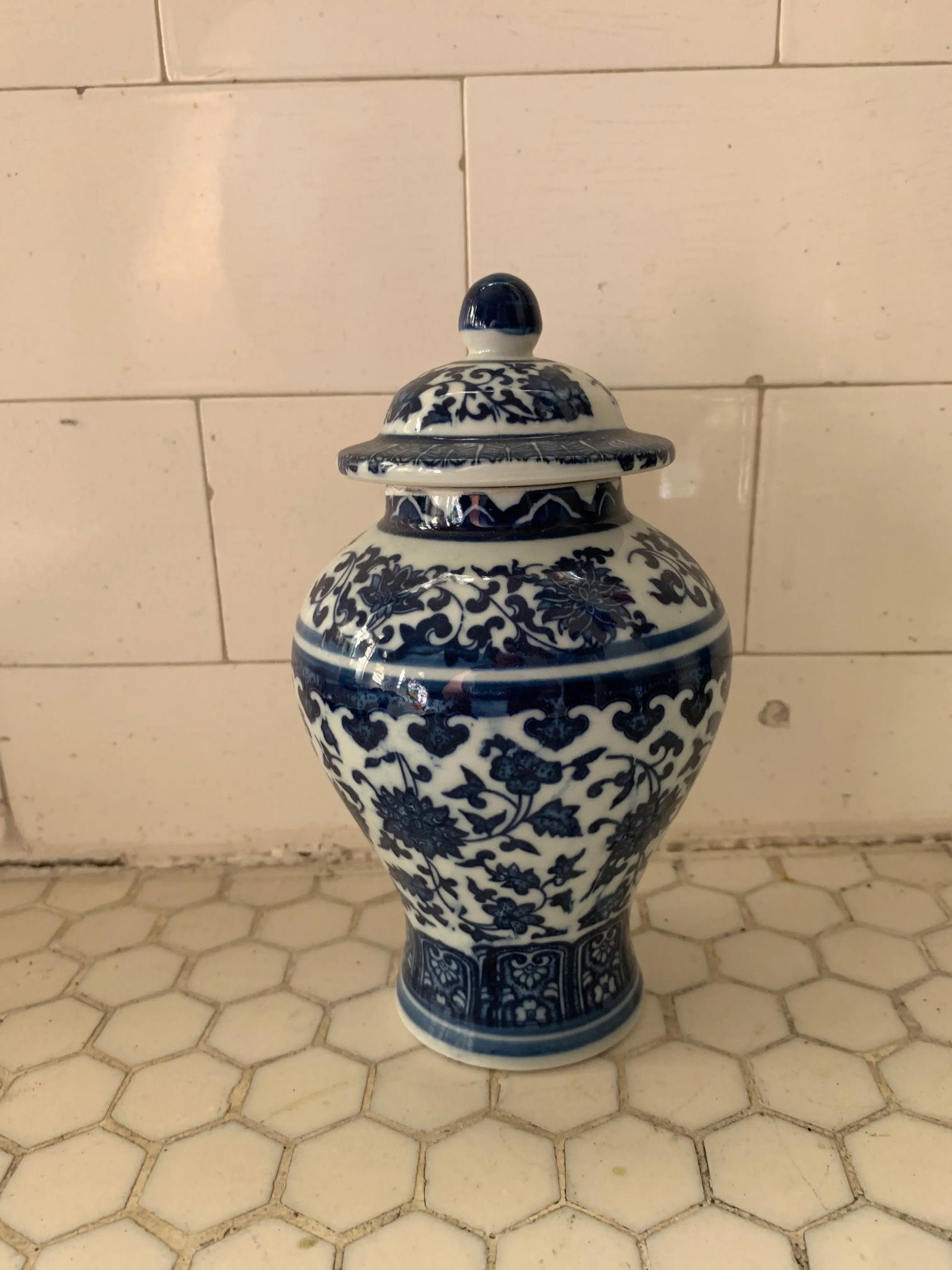Blue & White Porcelain Floral Chinoiserie Vase Jar - 10