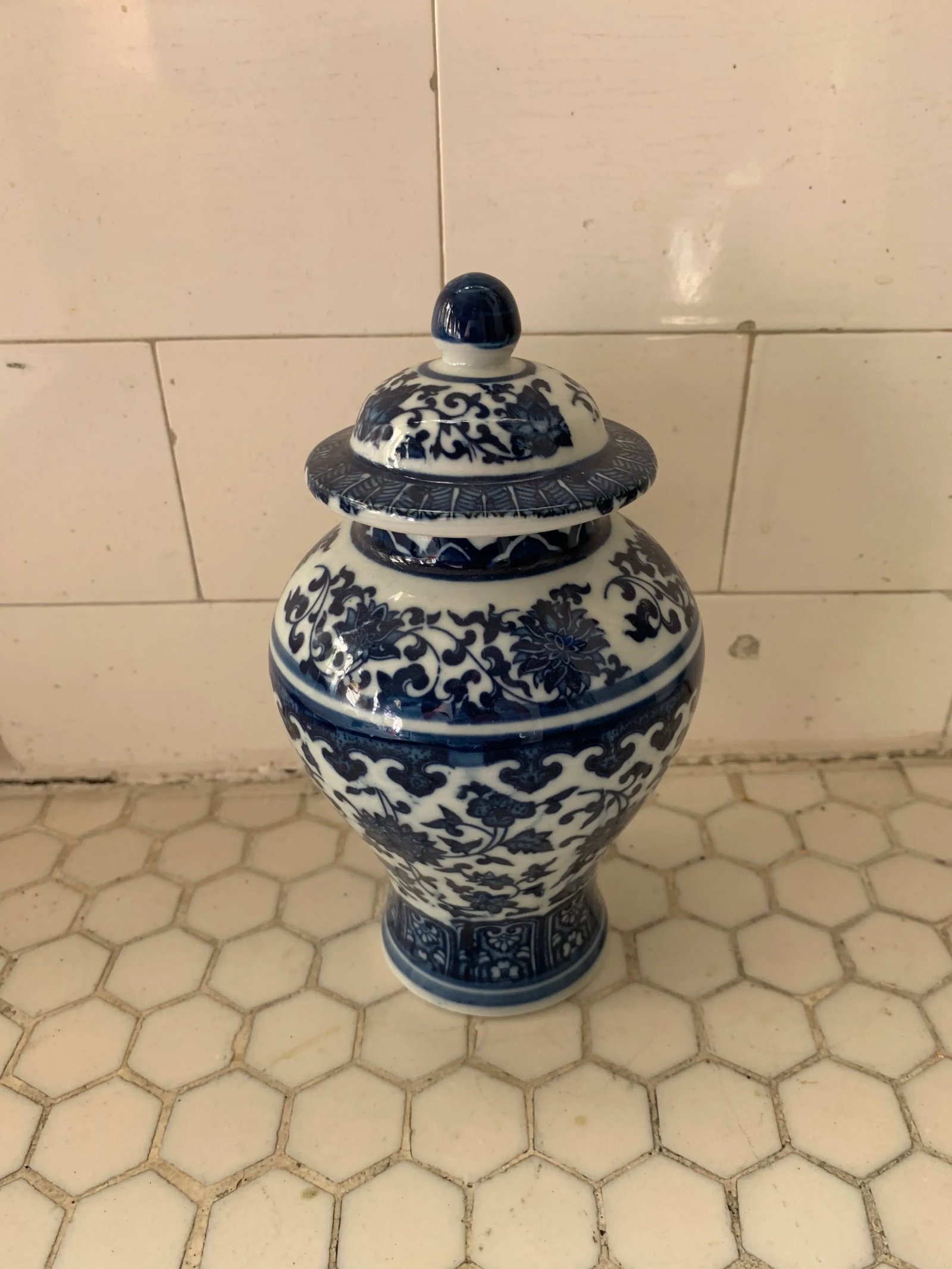 Blue & White Porcelain Floral Chinoiserie Vase Jar - 2