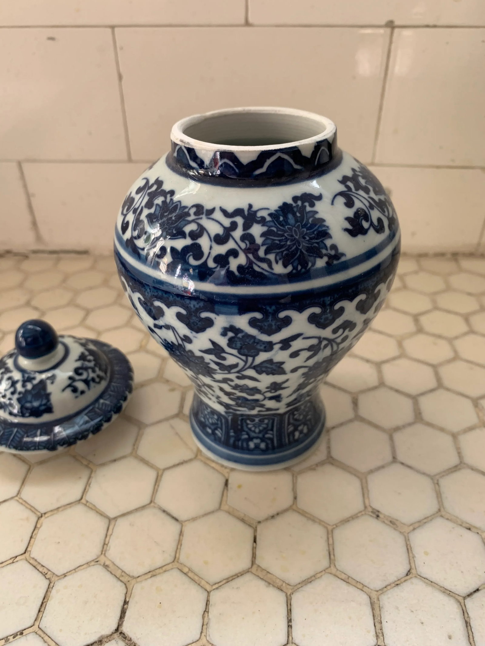 Blue & White Porcelain Floral Chinoiserie Vase Jar - 3
