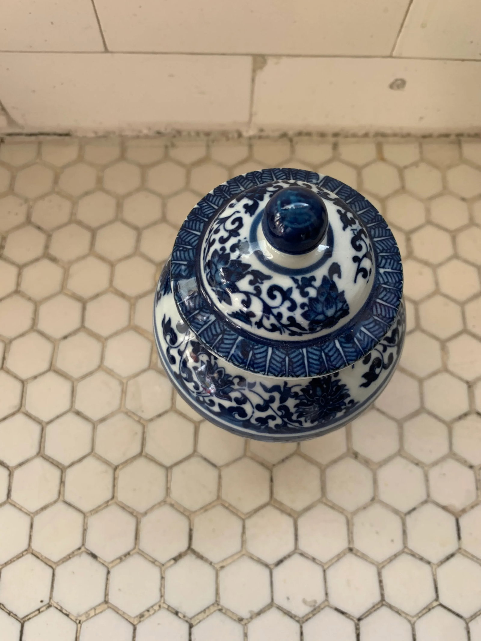 Blue & White Porcelain Floral Chinoiserie Vase Jar - 5