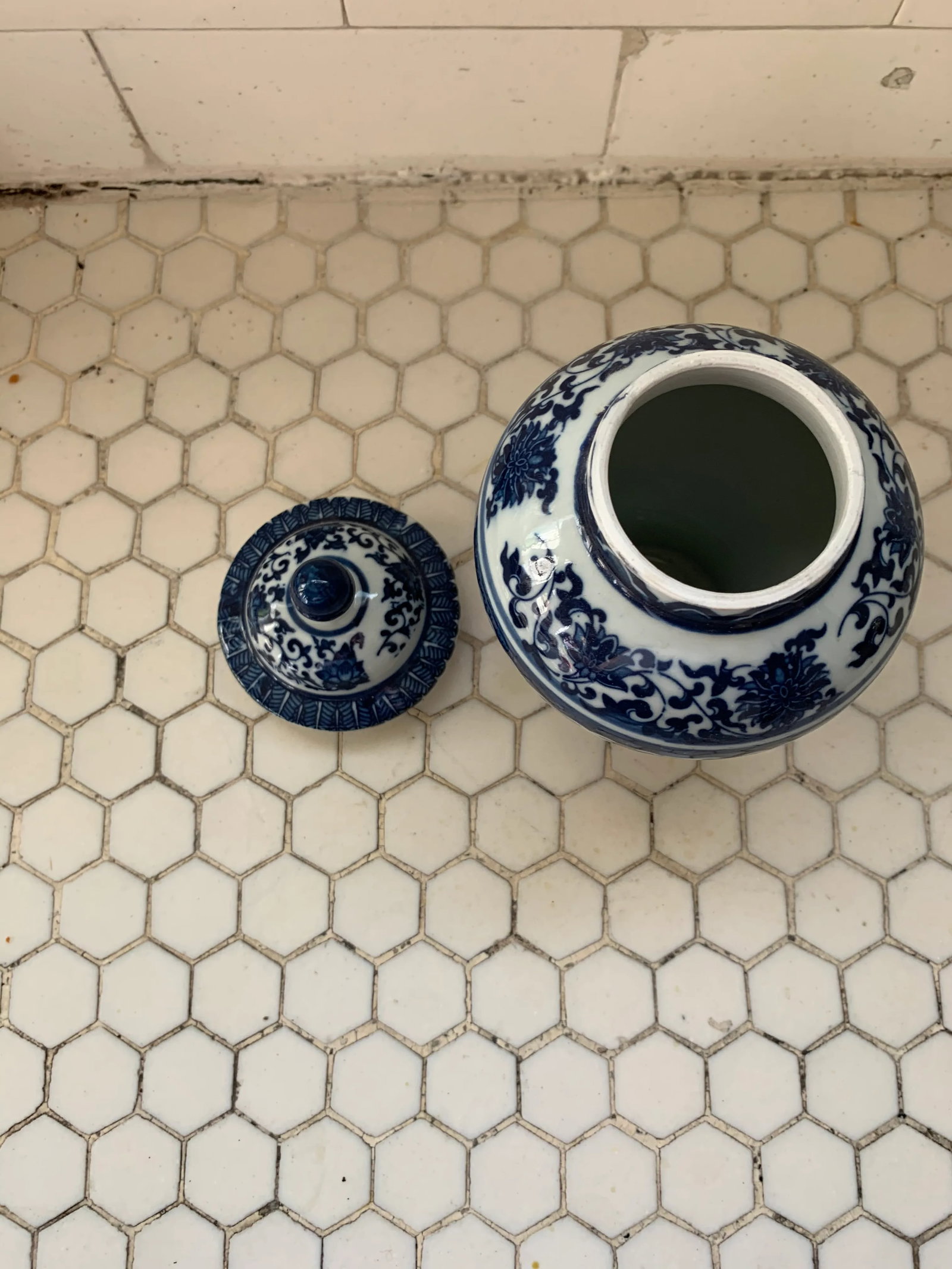 Blue & White Porcelain Floral Chinoiserie Vase Jar - 6