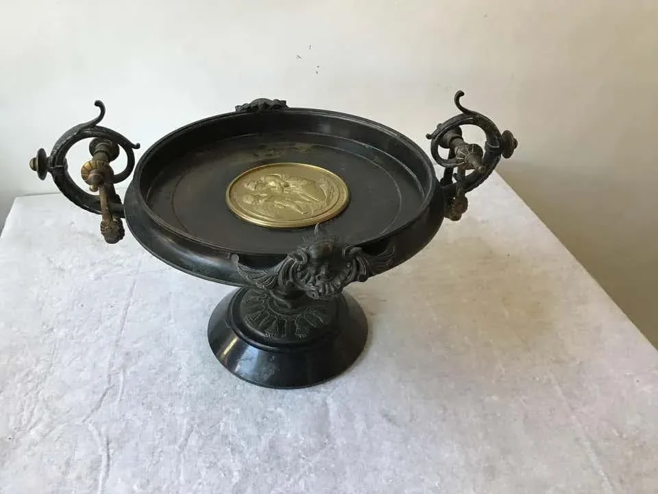 Large 1870s Bronze Classical Tazza - 6