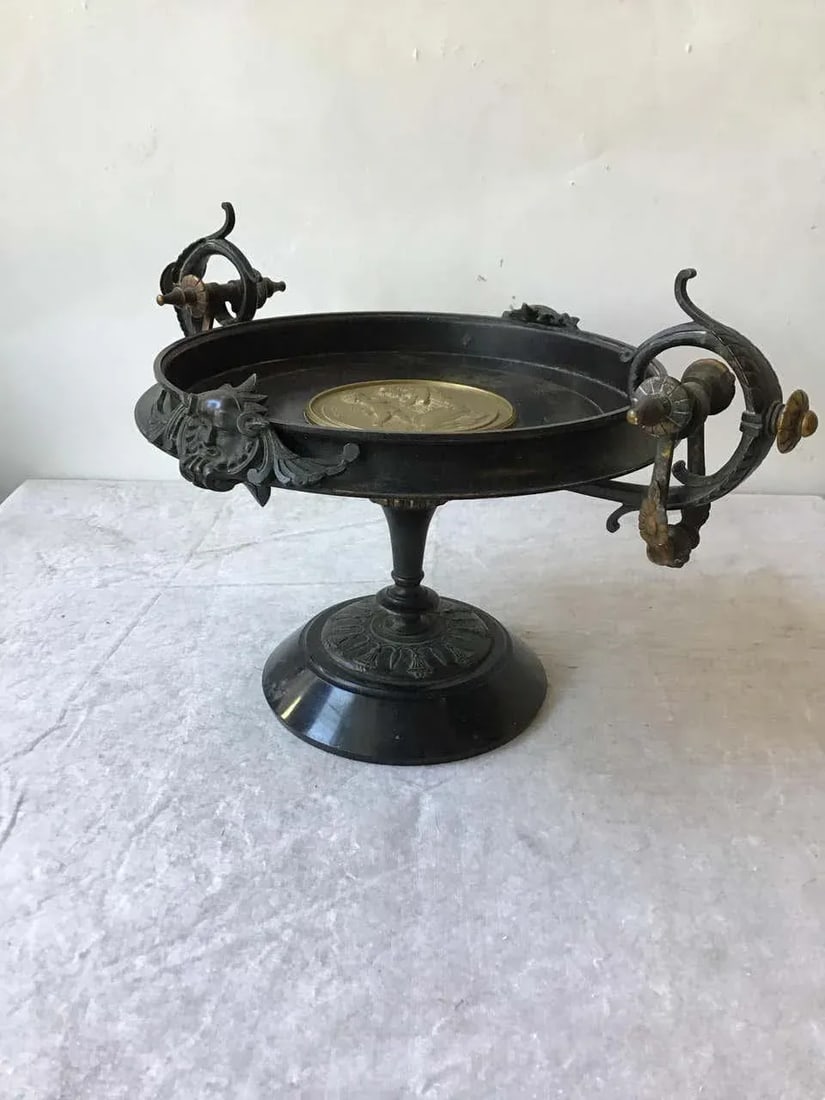 Large 1870s Bronze Classical Tazza - 7