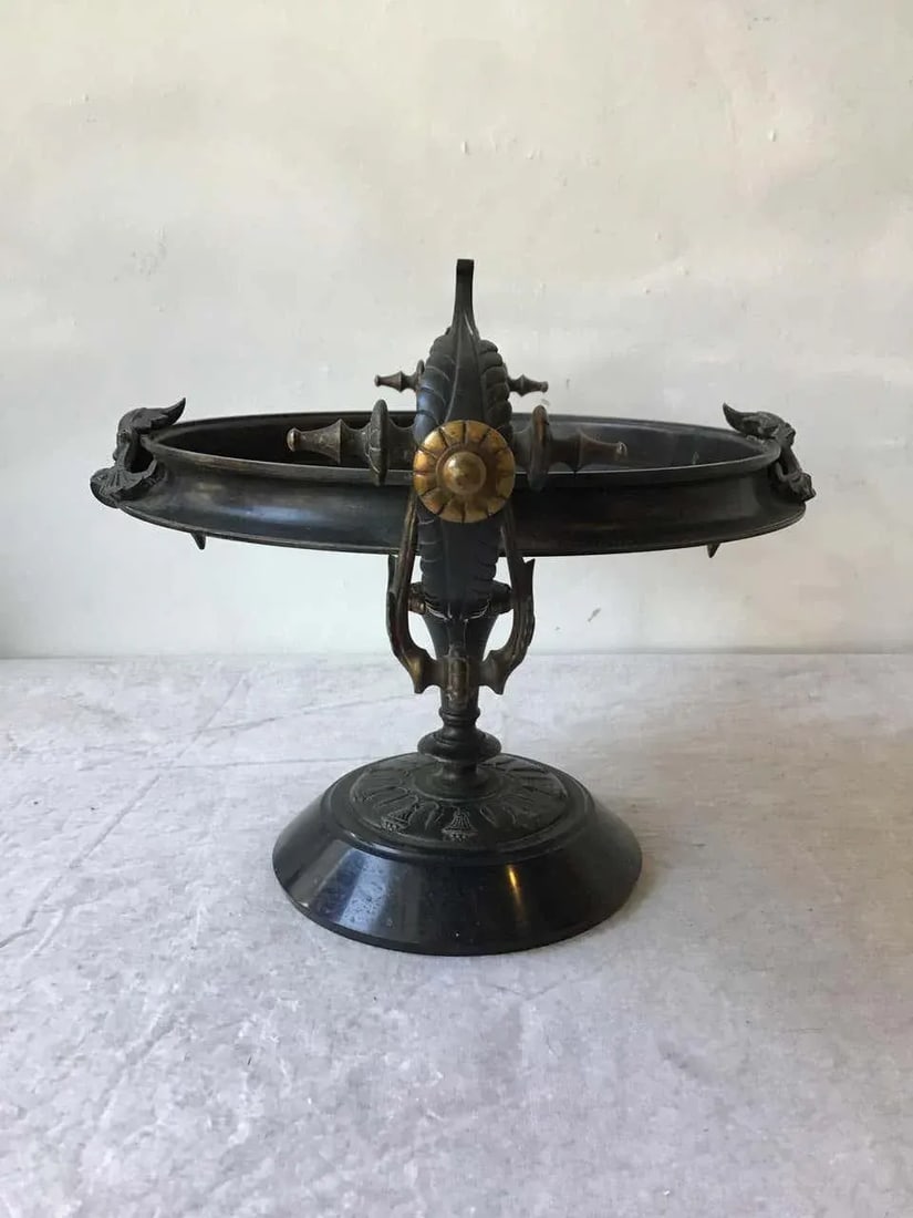 Large 1870s Bronze Classical Tazza - 8
