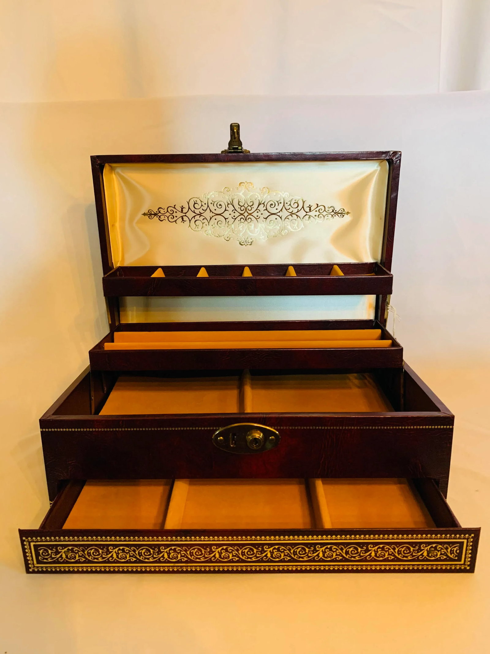 Vintage Mele Jewelry Chest With Original Key and Tag - 2