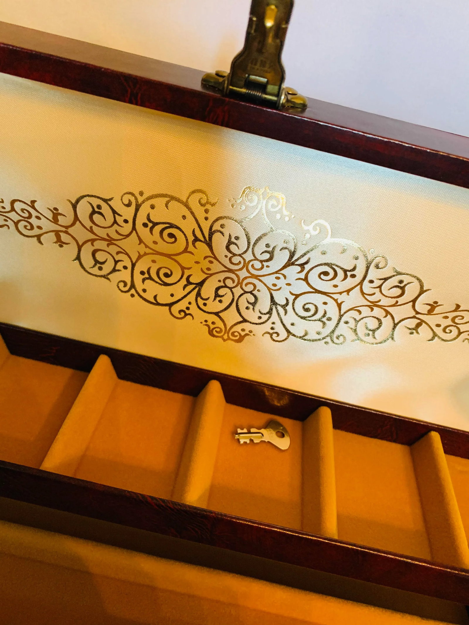 Vintage Mele Jewelry Chest With Original Key and Tag - 3