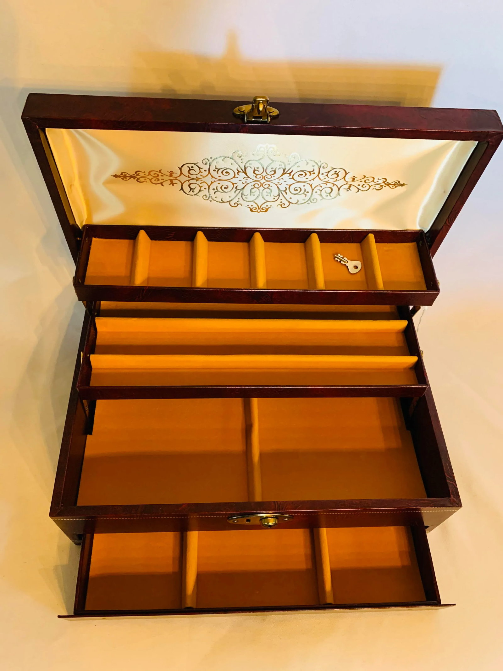 Vintage Mele Jewelry Chest With Original Key and Tag - 6