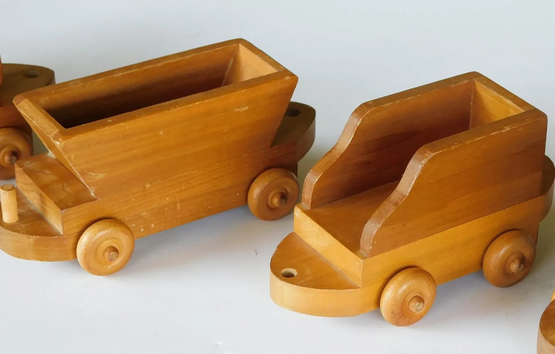 1950s Wooden Train Set Attributed to Montgomery Schoolhouse, Vermont - 5 Piece Set - 5