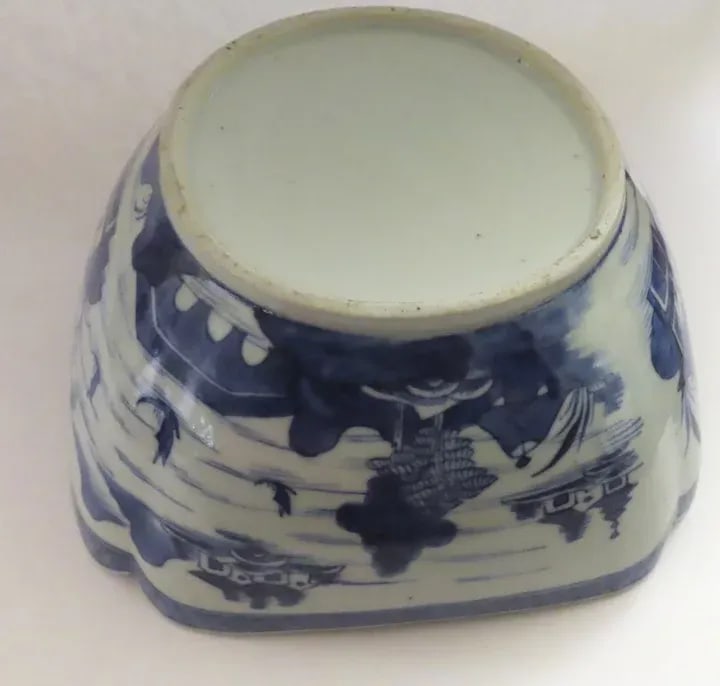 Chinese Export Blue and White Canton Bowl - 8