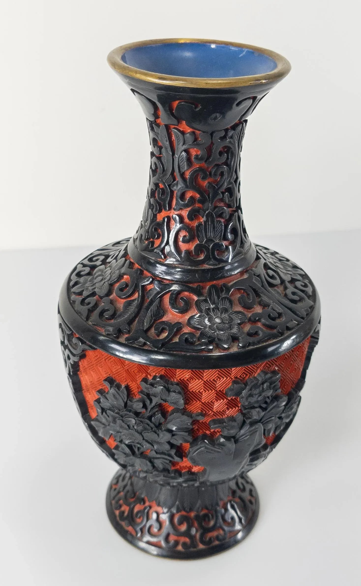 Chinese Chinoiserie Black and Red Cinnabar Lacquer Vase - 2
