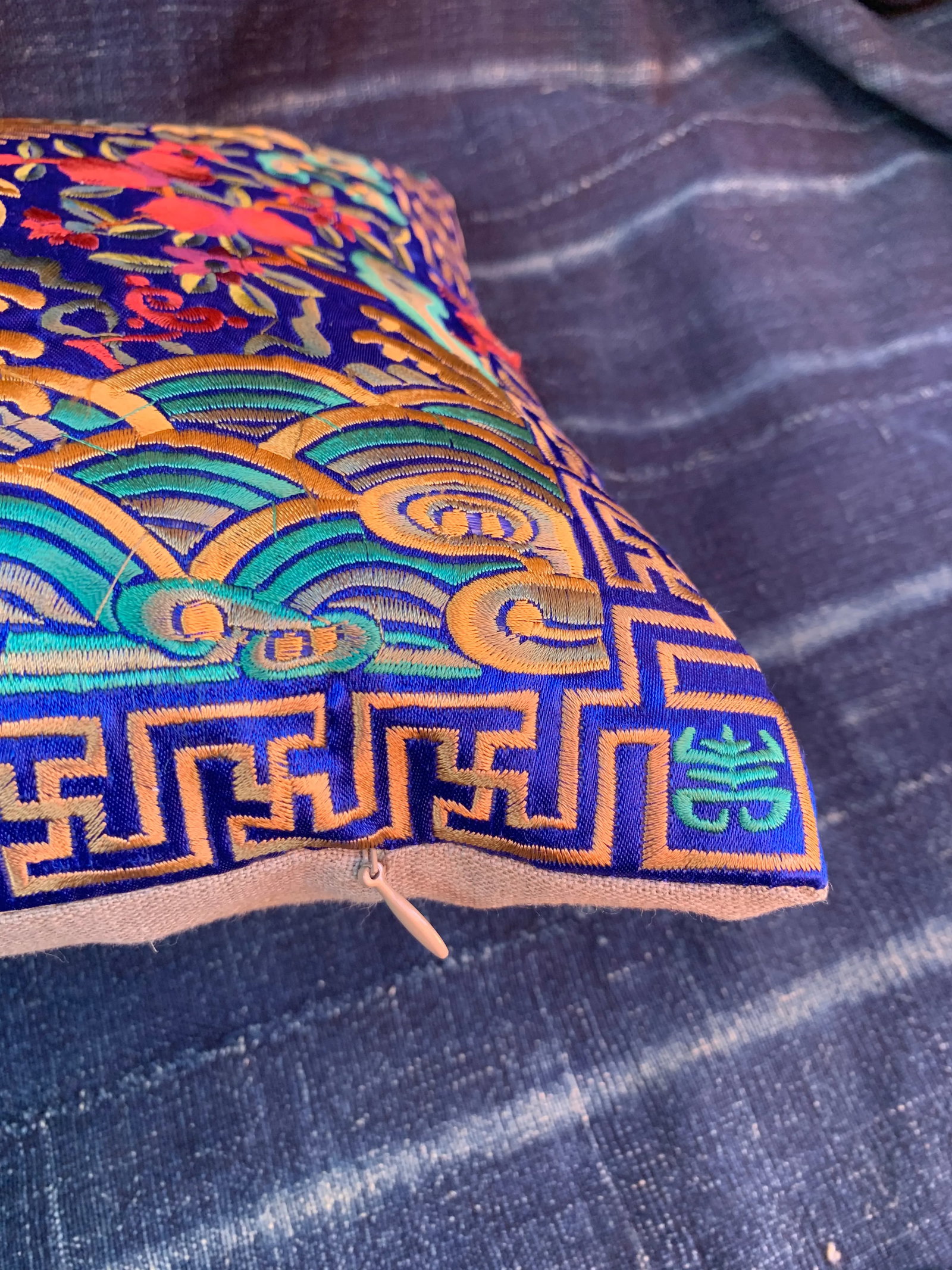 Hollywood Regency Royal Blue & Gold Silk Embroidered Cranes Chinoiserie Boudoir Lumbar Pillow - 7