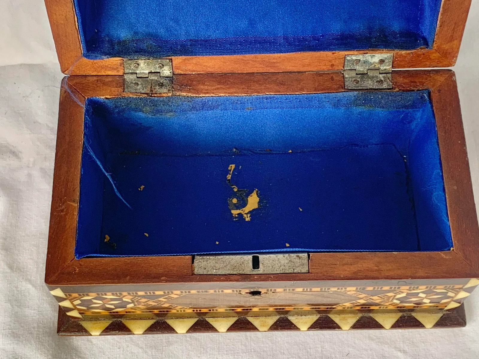 Vintage Inlaid Mother of Pearl and Wooden Trunk - 10