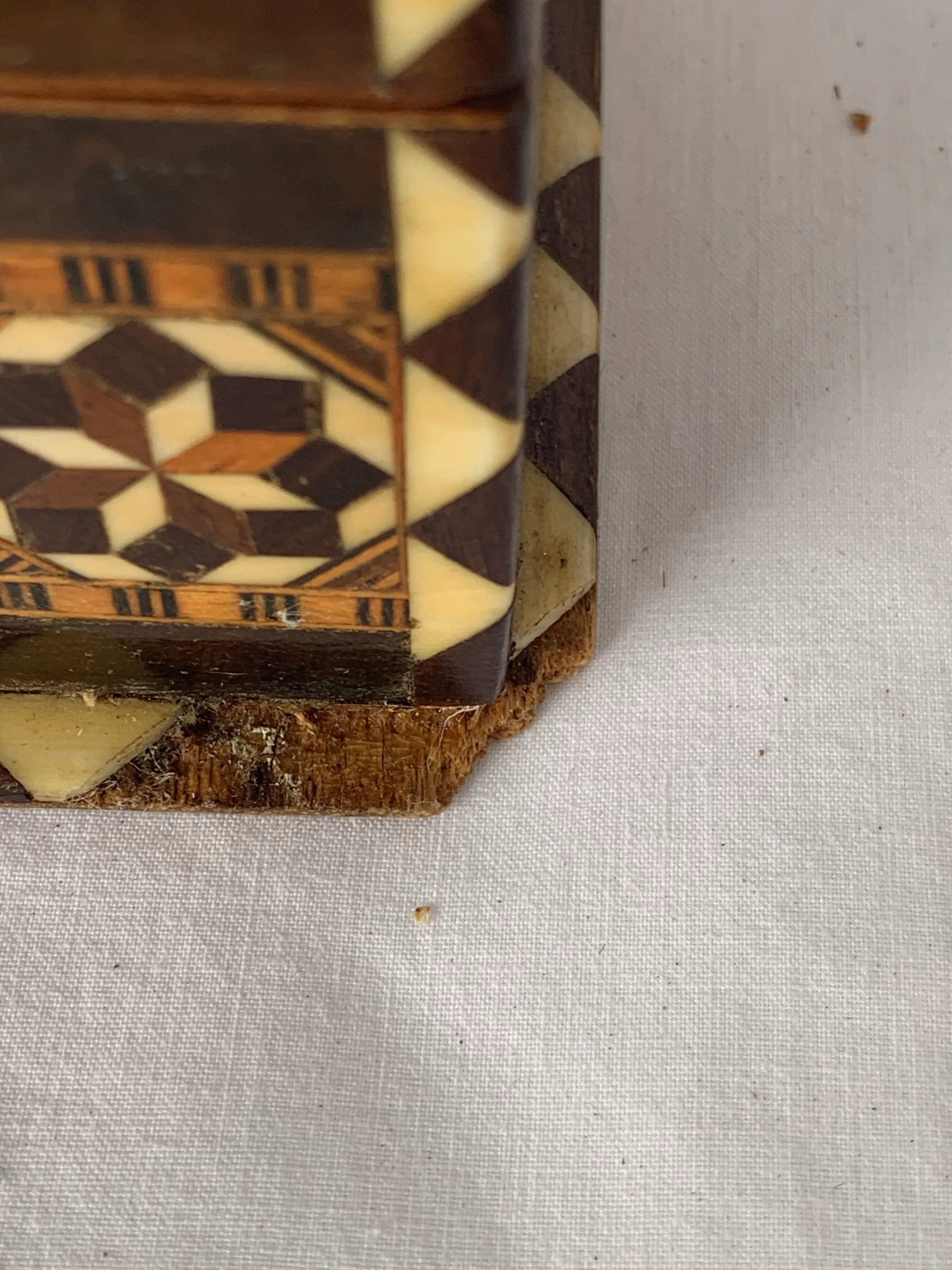 Vintage Inlaid Mother of Pearl and Wooden Trunk - 7