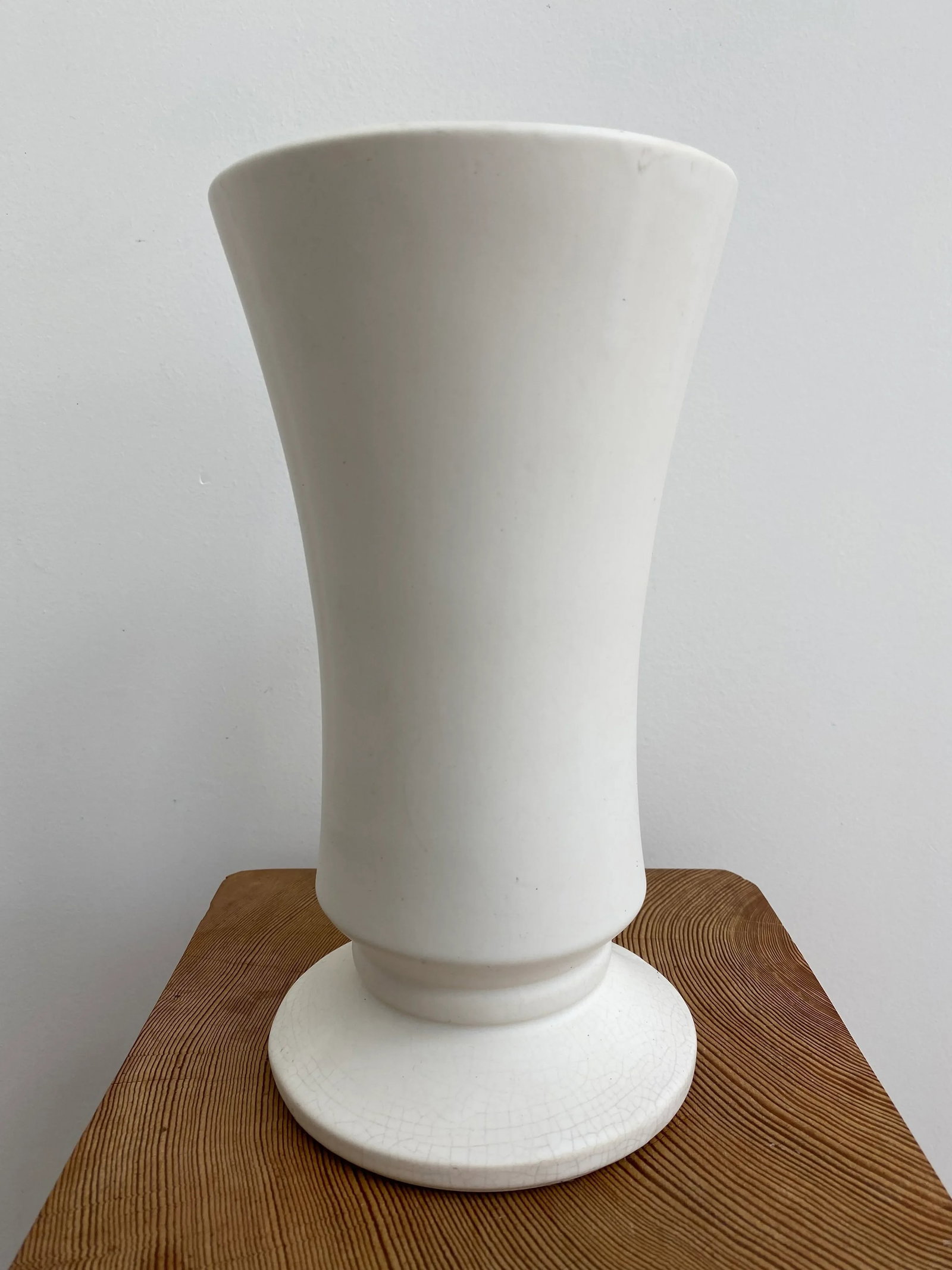 1940's Modern Matte White Ceramic Vase - 4
