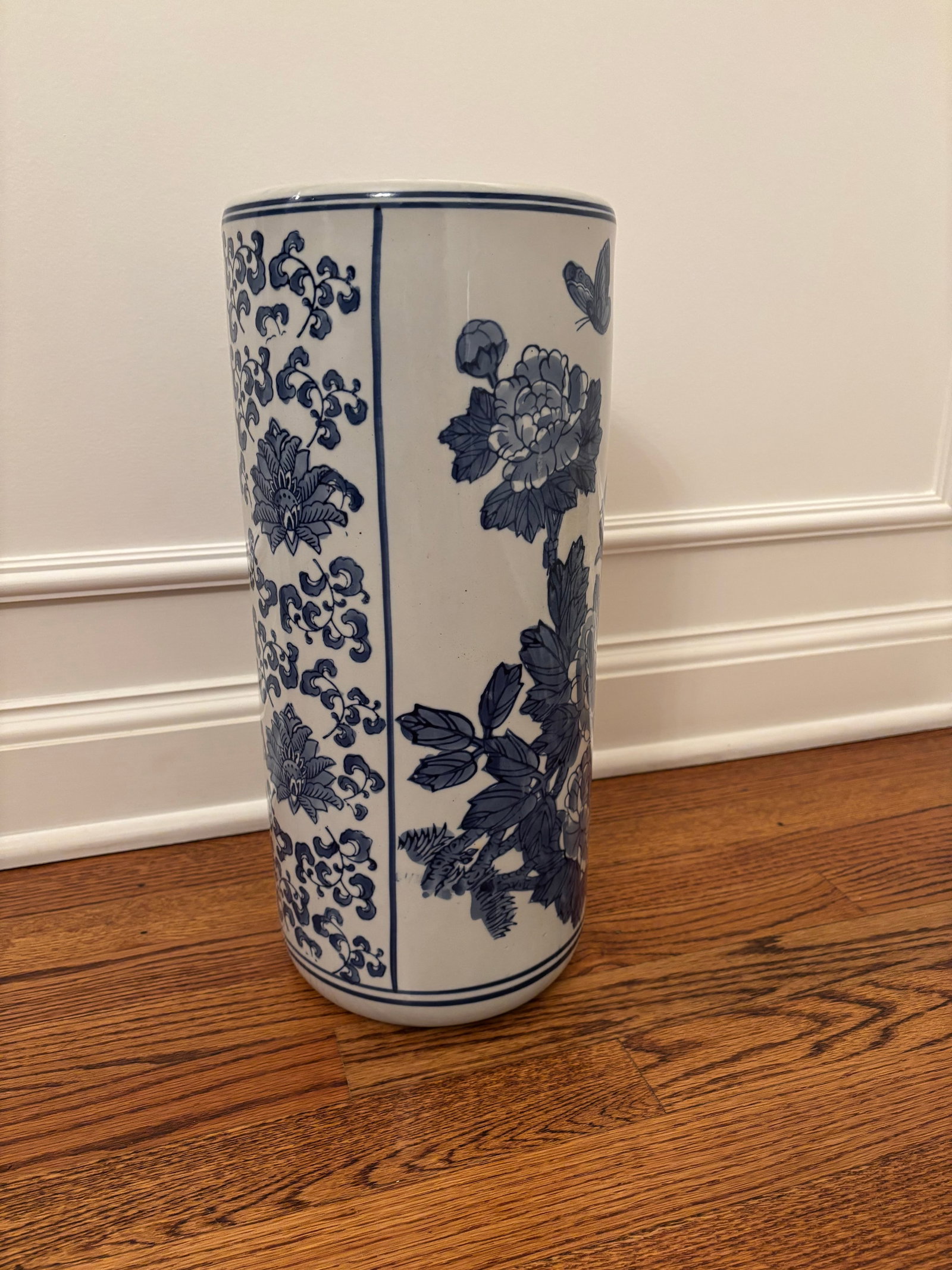 Blue & White Porcelain Umbrella Stand - 3