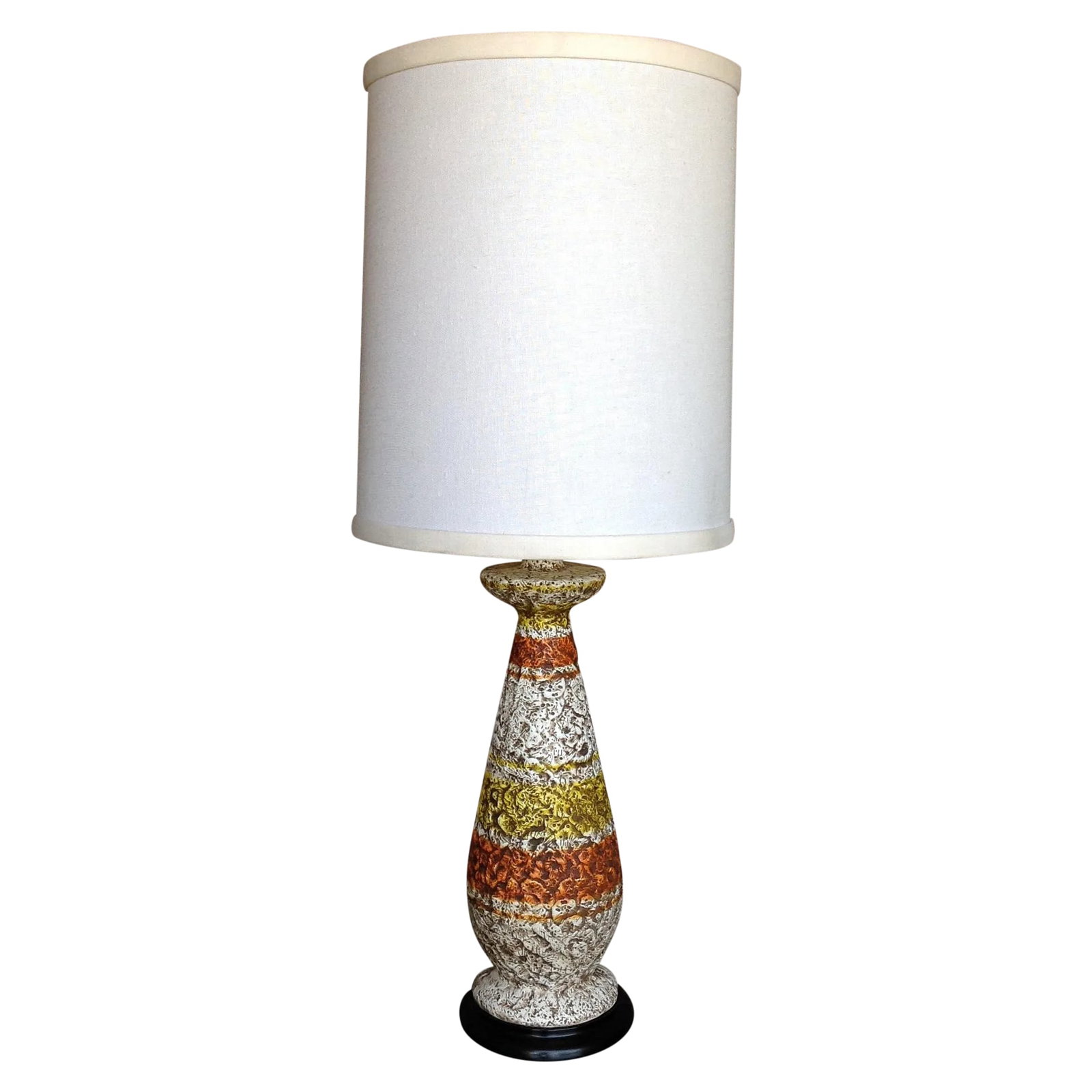 Aldo Londi Bitossi Pottery Lamp: Impressive and rare circa 1960s table lamp, featuring a brutalist style pottery sculpture lamp base. Orange and yellow stripes on textured white background with a dark brown wash to accentuate texture