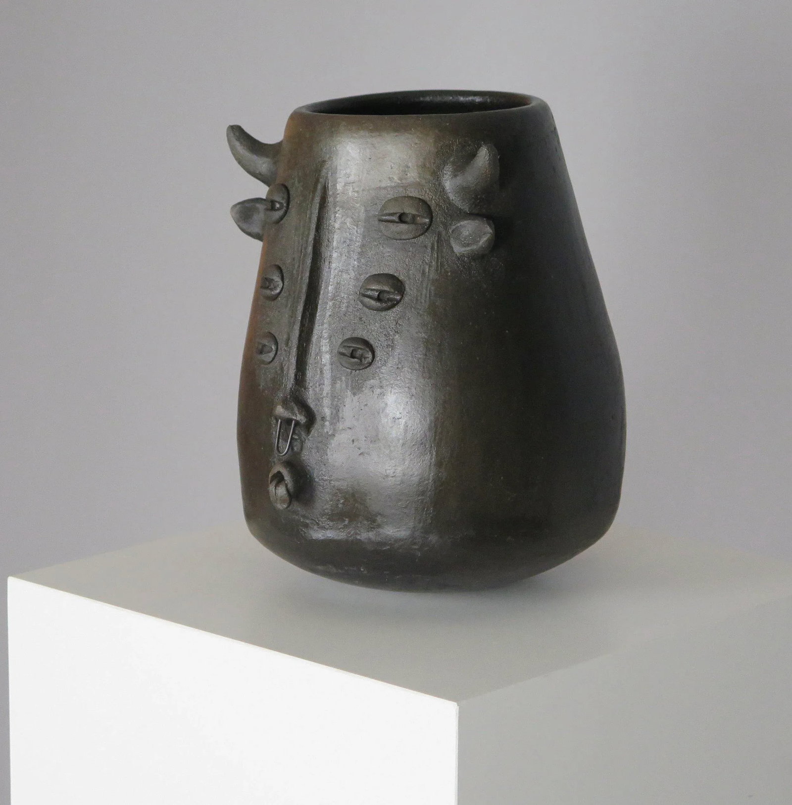 Vintage Black Clay Six-Eyed Minotaur Vessel - 5