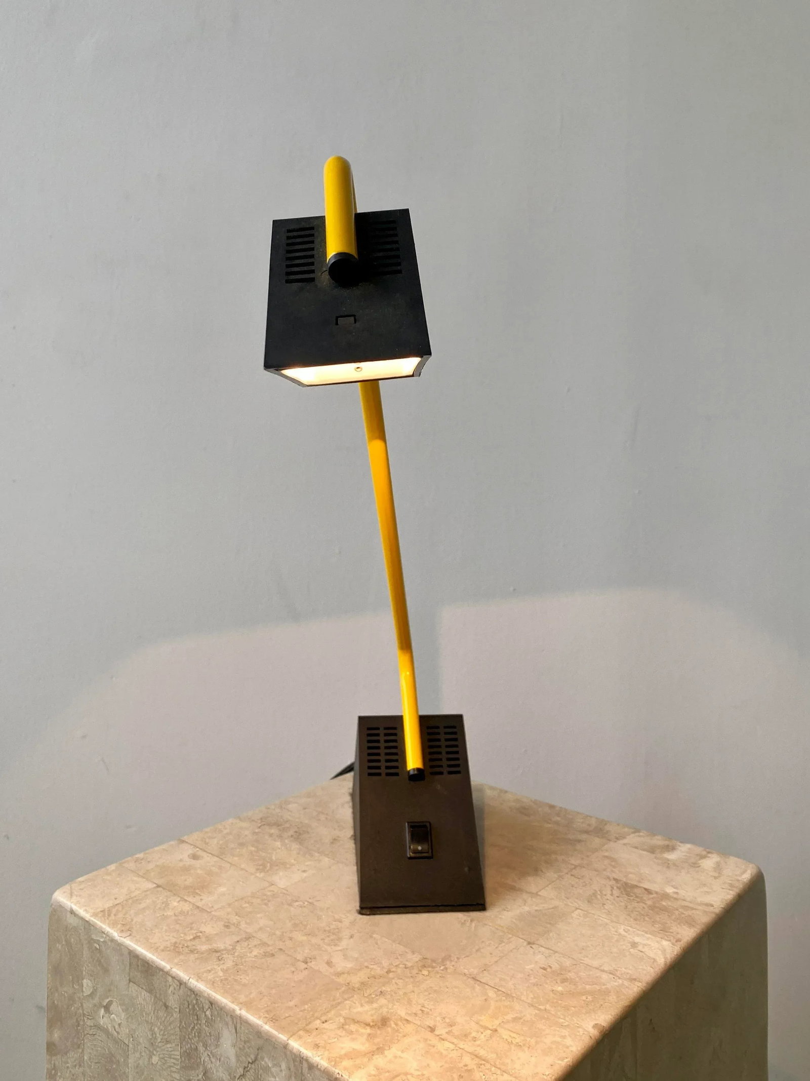 Vintage Postmodern Disegno Italia Yellow Enameled Metal + Molded Plastic Angy Table Lamp, Circa 1970 - 4