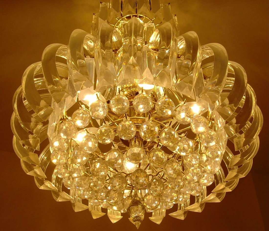 1970s Contemporary Lucite and Metal Chandelier - 7
