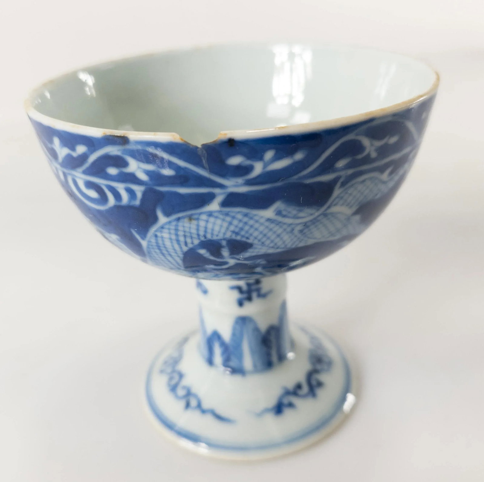 19th Century Chinese Blue and White Dragon Stemcup as Is - 10