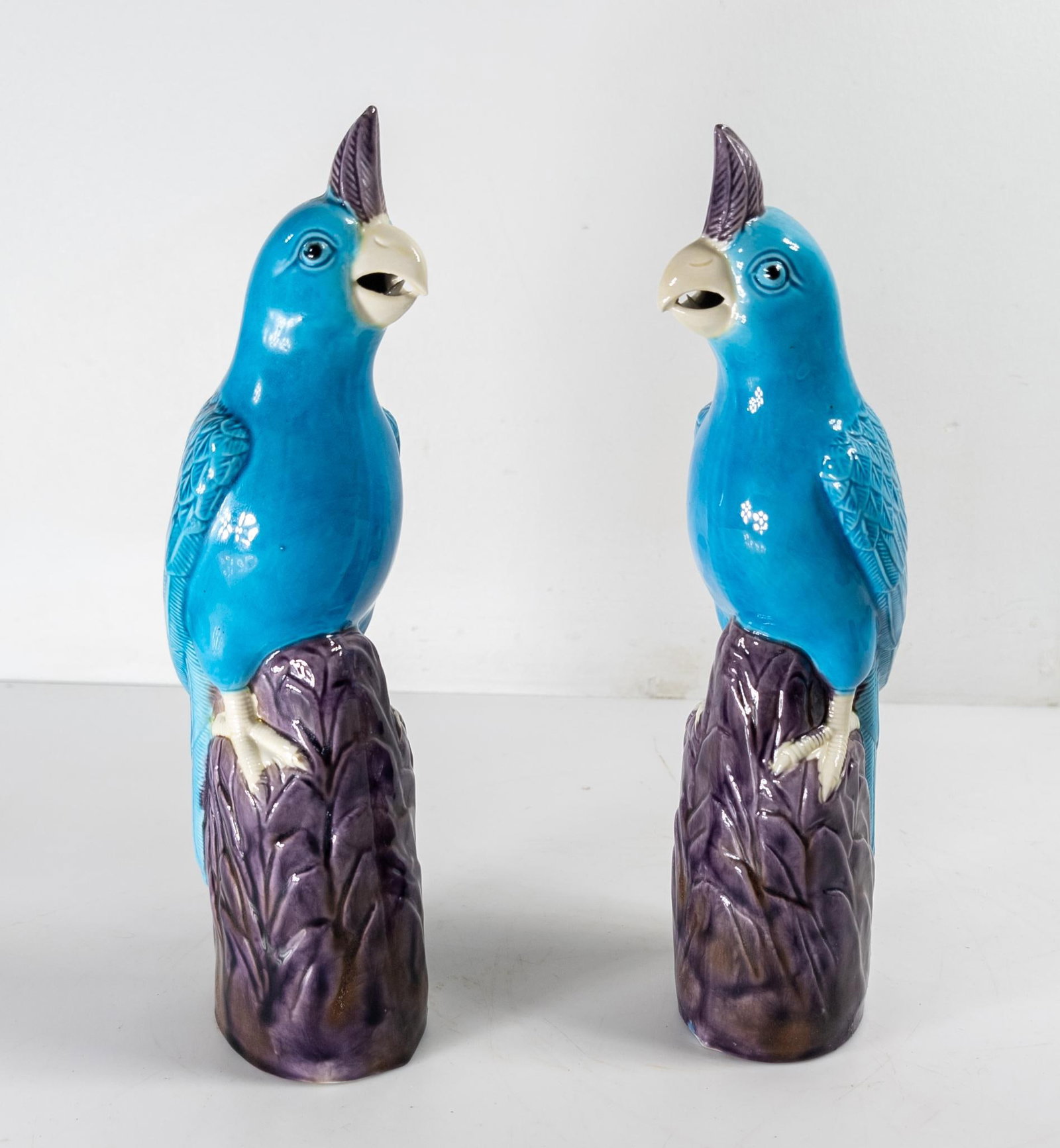 20th Century Pair of Chinese Chinoiserie Turquoise Blue and Purple Parrot Figures - 2