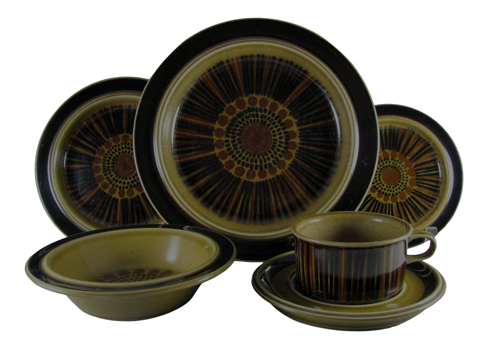 1960s Arabia of Finland Kosmos Handpainted Service for 4 Dinnerware - 24 Piece Set: Designed in the 1960s in Finland with production continuing through the 1970s, the shape was designed by Ulla Procope and the pattern designed by Gunvor Olin-Gronqvist. This pattern is painted by
