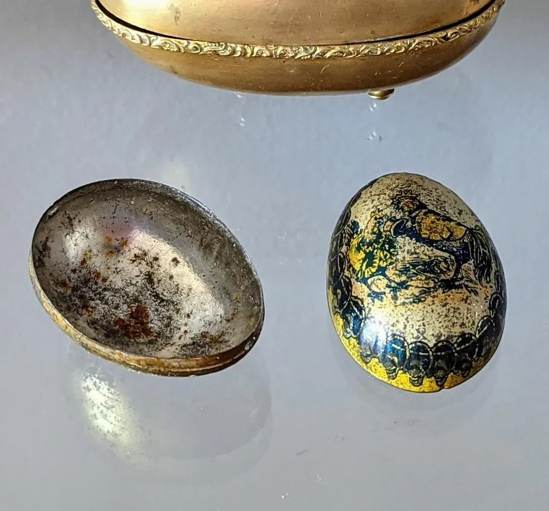 1940s Brass Egg Trinket Box Ormulu Trimmed Surprise Inside - 6