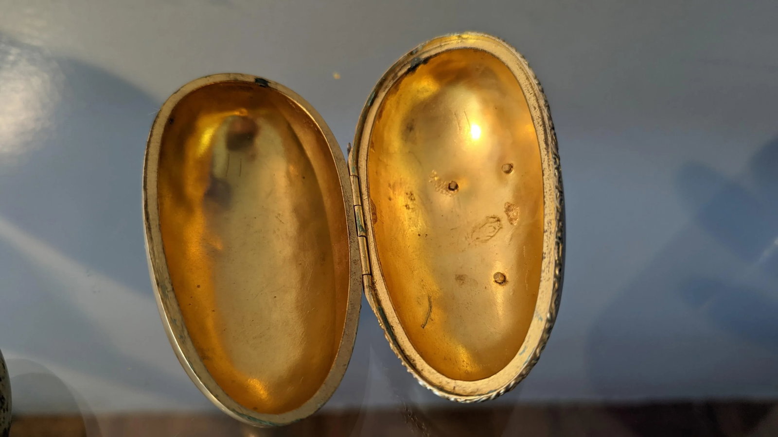 1940s Brass Egg Trinket Box Ormulu Trimmed Surprise Inside - 8