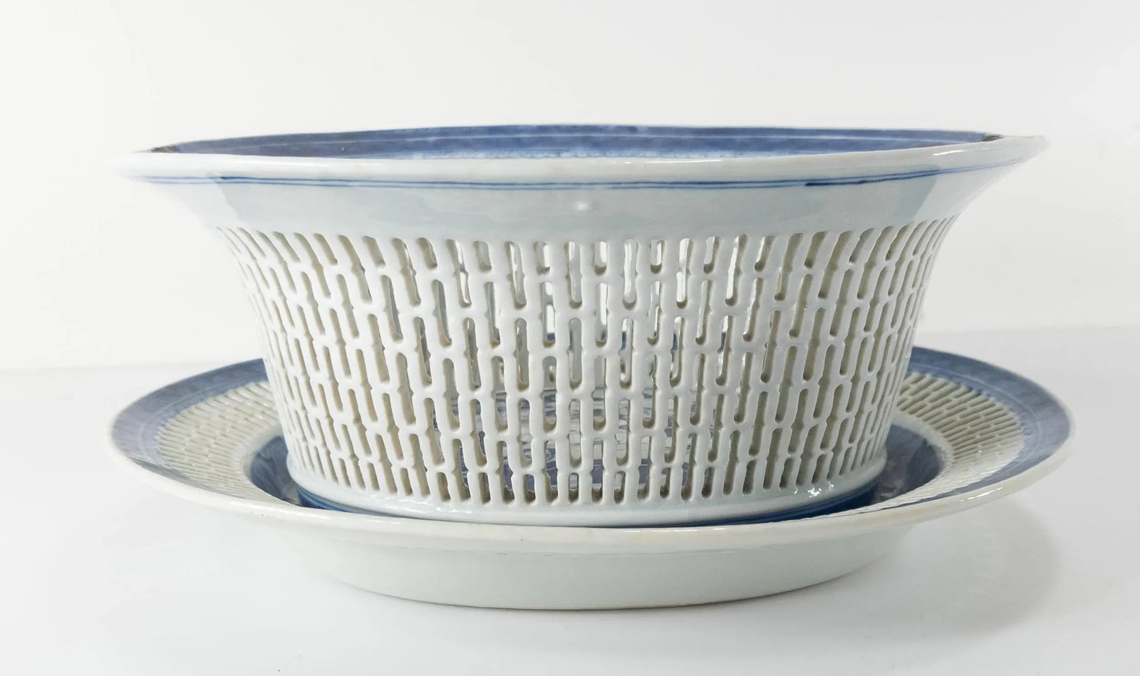 Chinese Export Chinoiserie Blue and White Basket and Tray - 2