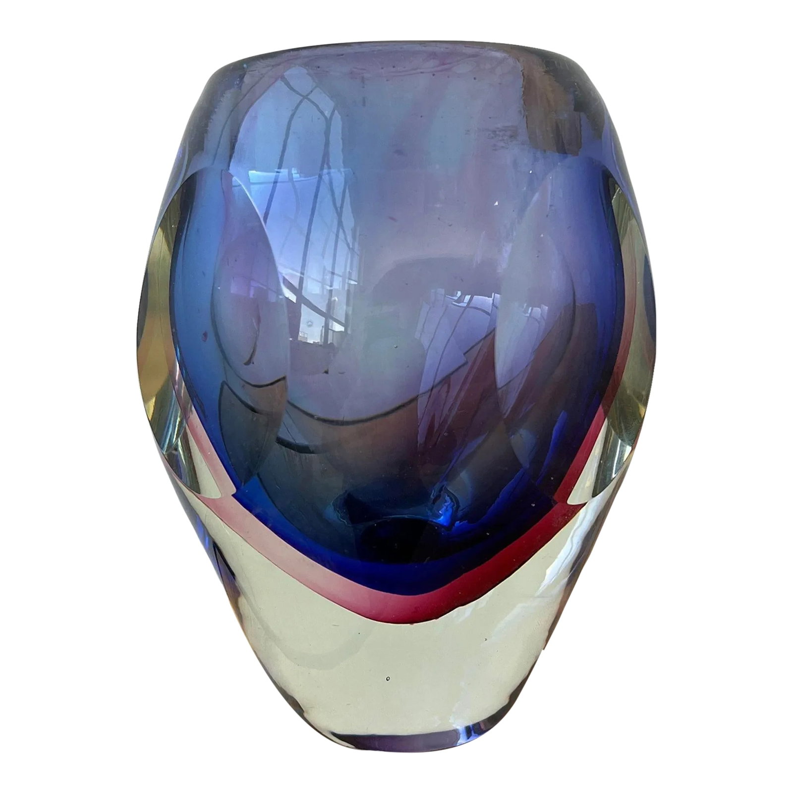 Circa 1960s Vintage Ombre Murano Sommersi Series Faceted Bulb Vase, Attributed to Flavio Poli: Vintage Ombre Murano Sommersi Series Faceted Bulb Vase, Attributed to Flavio Poli, Circa 1960s. An exceptional example of Venetian Art Glass. The faceted, bulbous vase features a beautiful display of