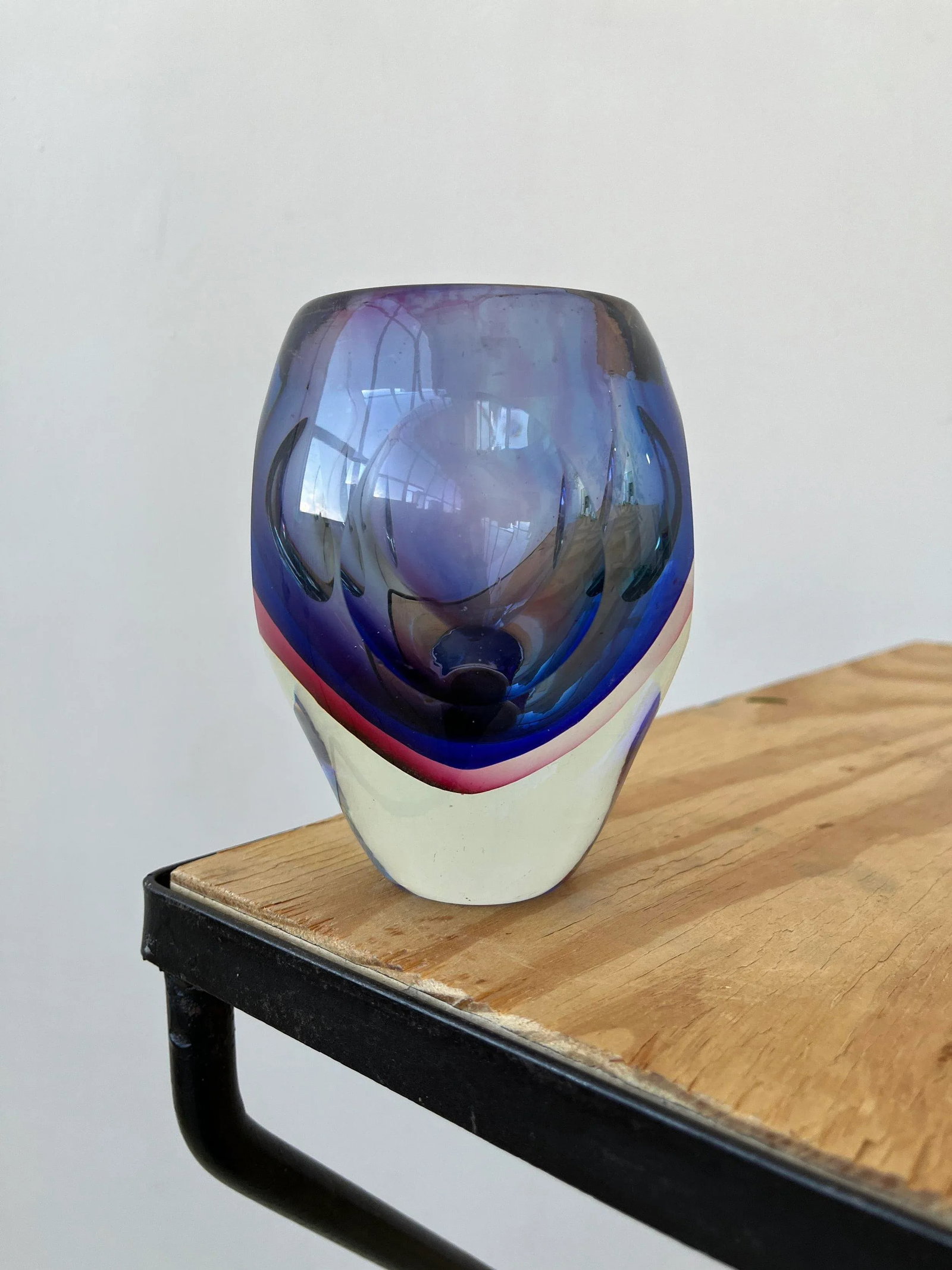 Circa 1960s Vintage Ombre Murano Sommersi Series Faceted Bulb Vase, Attributed to Flavio Poli - 3