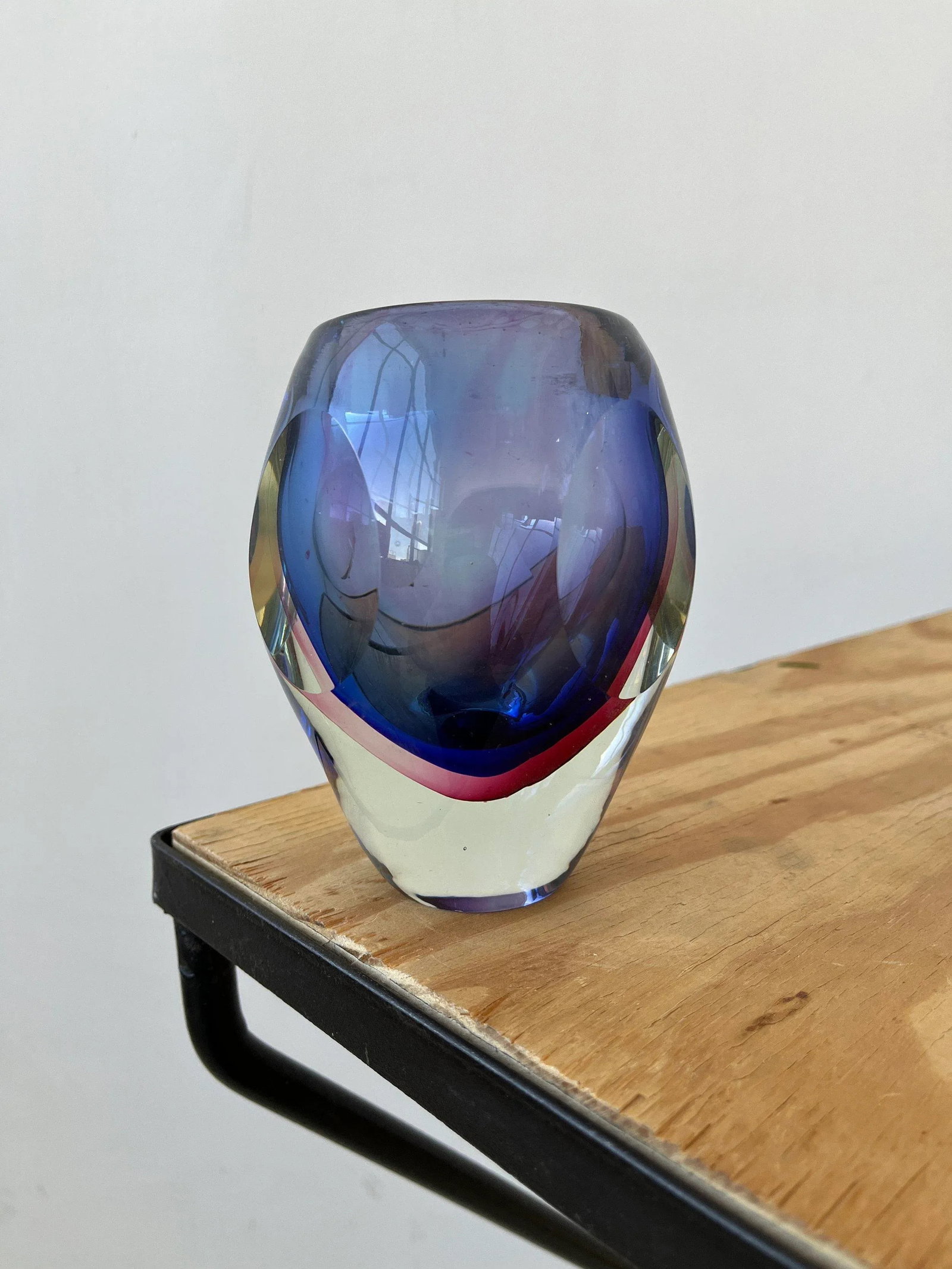 Circa 1960s Vintage Ombre Murano Sommersi Series Faceted Bulb Vase, Attributed to Flavio Poli - 5