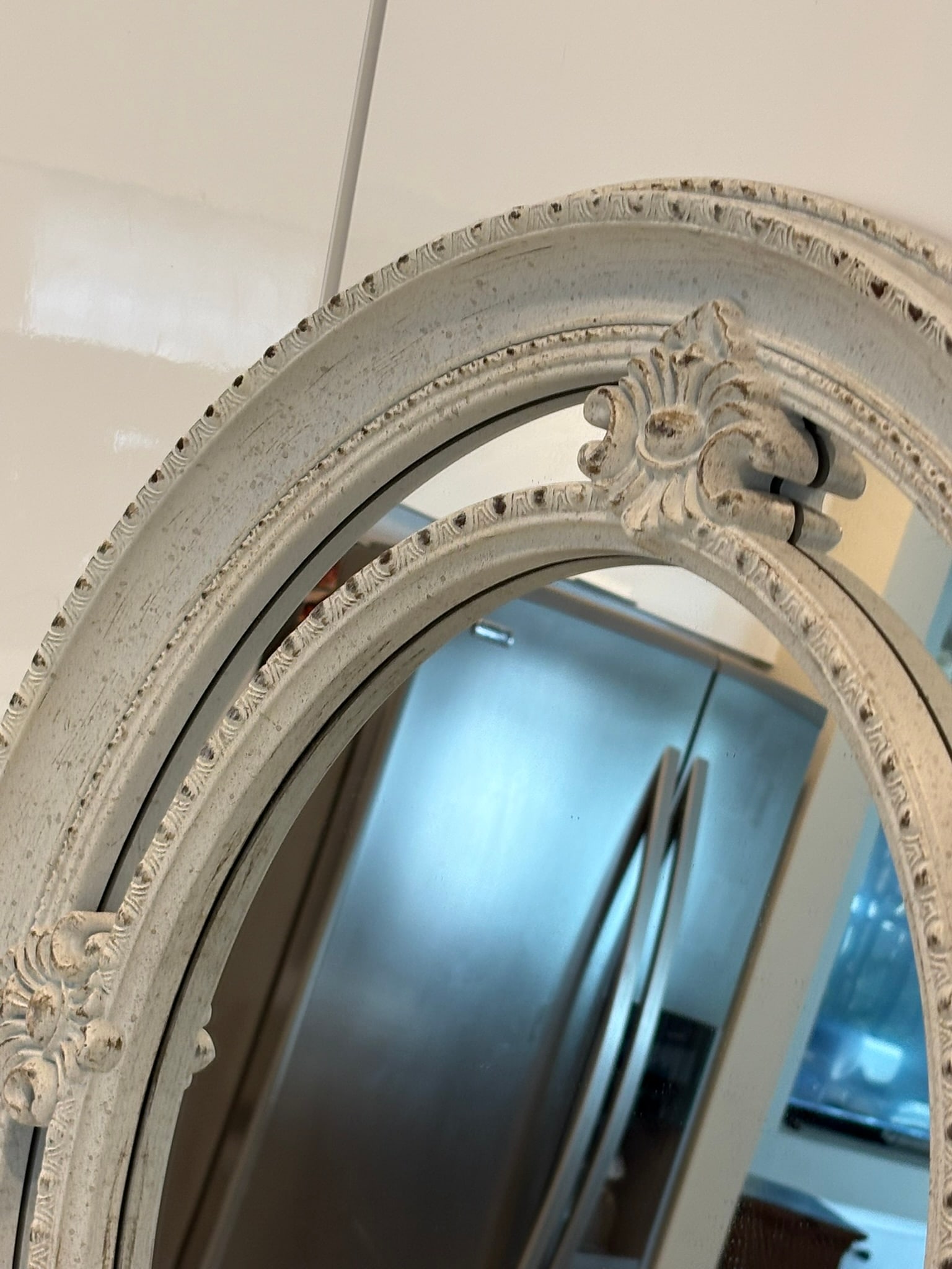 Baroque Oval Wall Mirror in Distressed White - 9