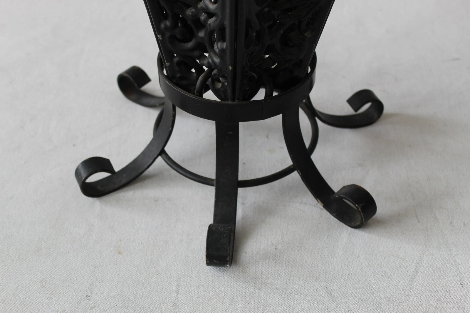 Vintage Mid Century 1960s Cast Iron Style Painted Umbrella Stand Faux Bamboo Handle Detail - 7
