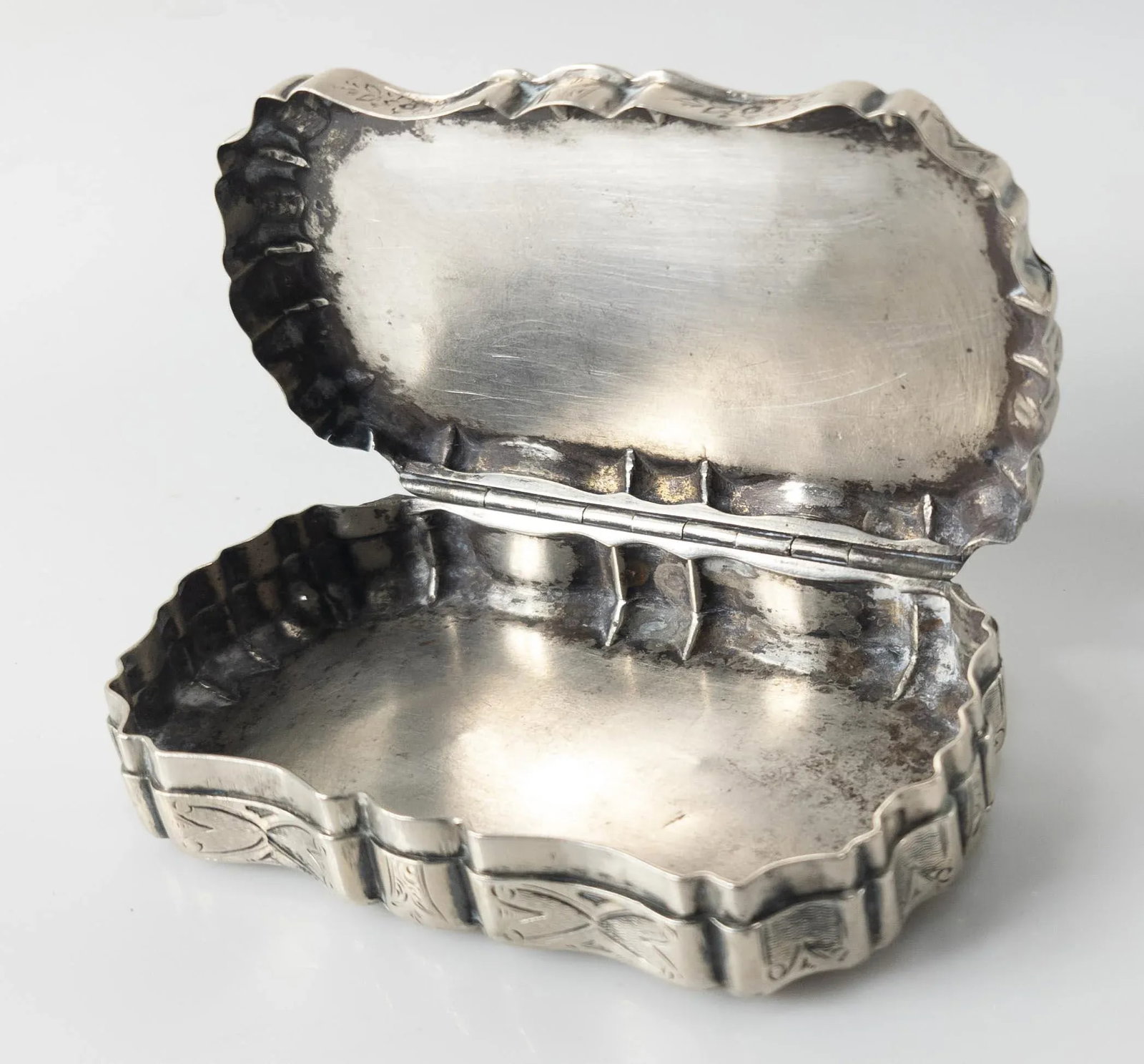 19th Century French .800 Silver Snuff Box by Guichard - 8