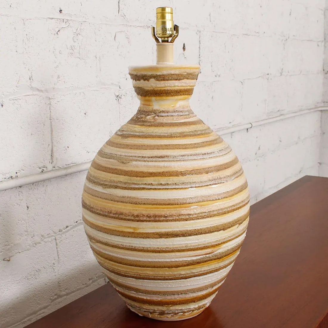 Natural Tones Hand-Painted Pottery Table Lamp (K: Sf) - 10
