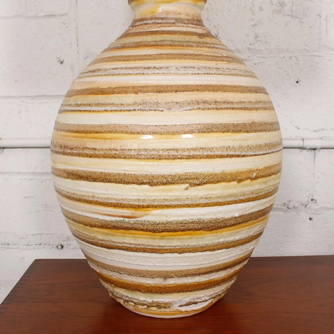 Natural Tones Hand-Painted Pottery Table Lamp (K: Sf) - 4